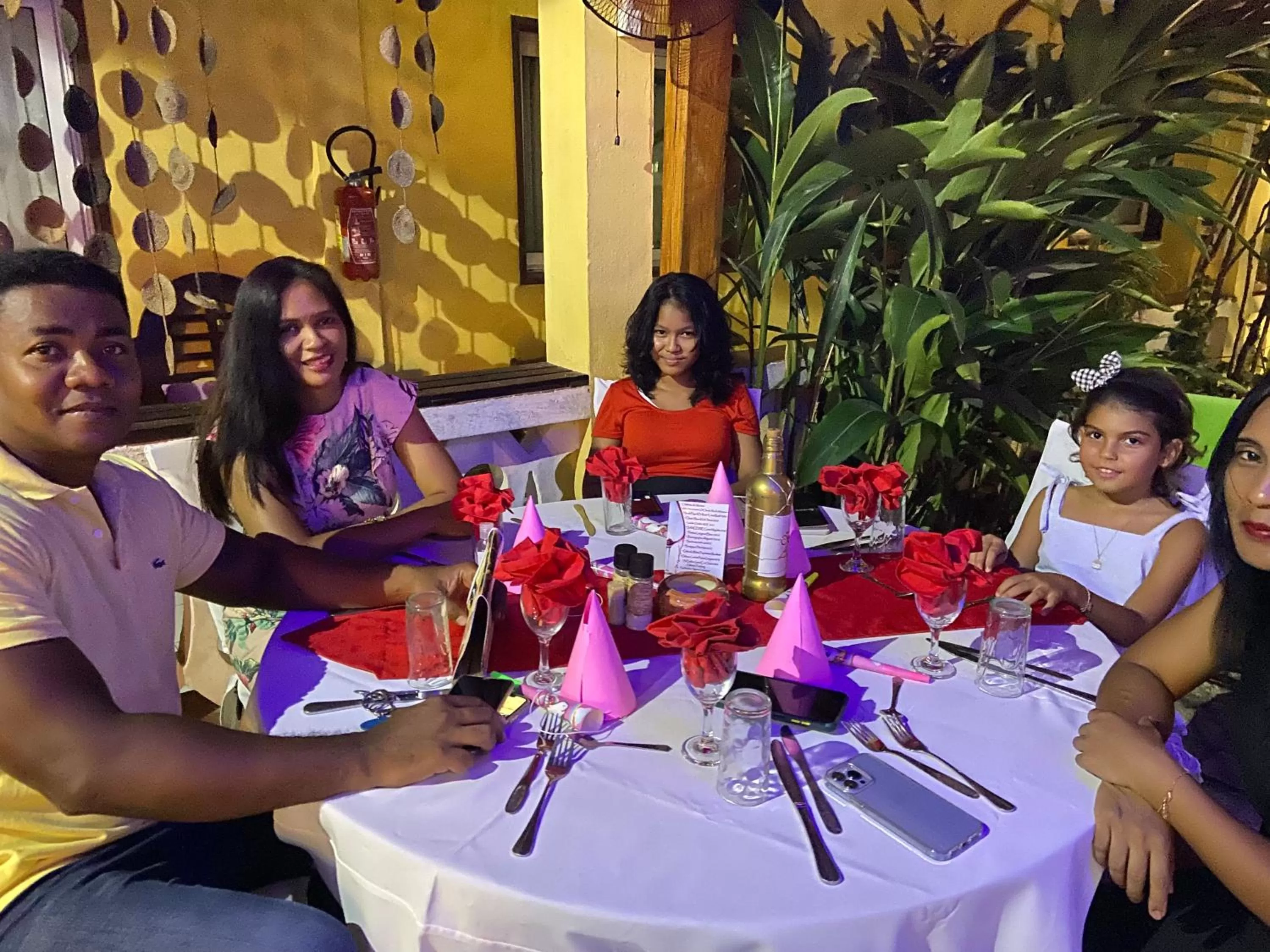 Restaurant/places to eat in Hôtel Restaurant Coco Lodge Majunga