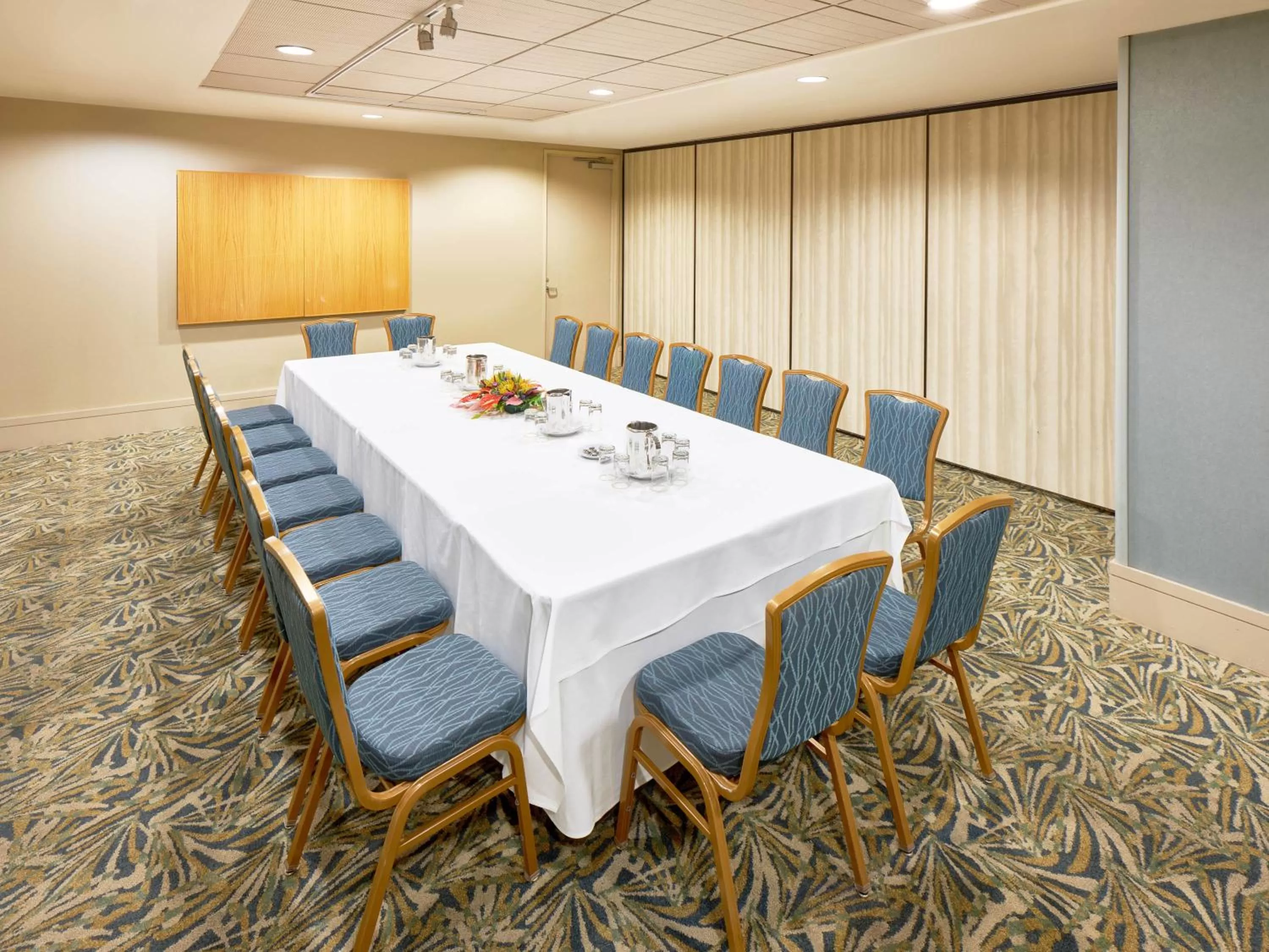 Meeting/conference room in Ala Moana Honolulu by Mantra