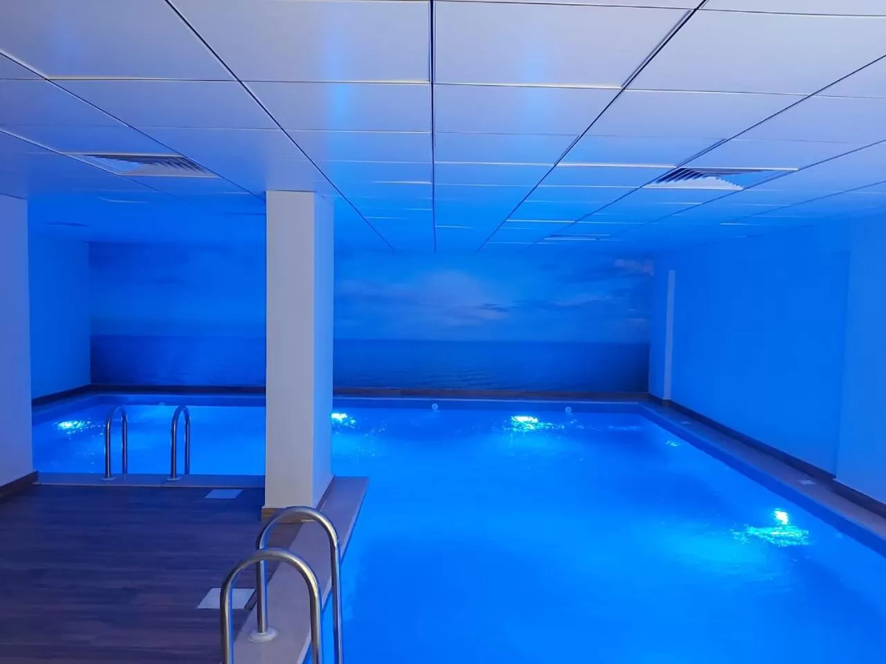 Swimming pool in Admire Apart' Hotel