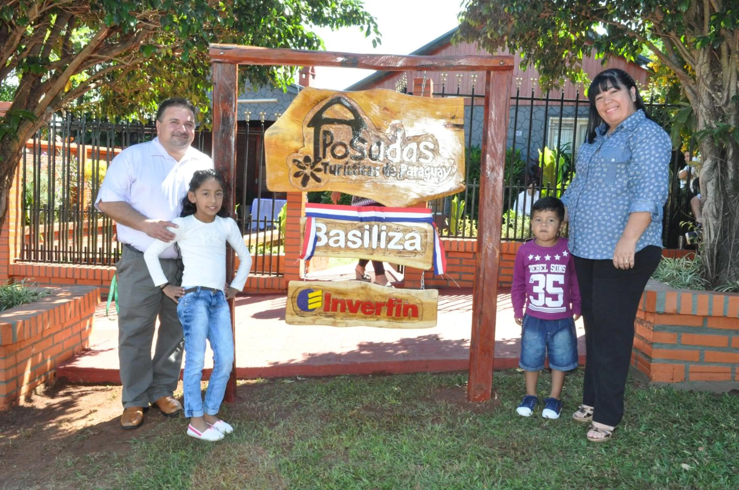 Property logo or sign in Posada Basiliza, Encarnación PY