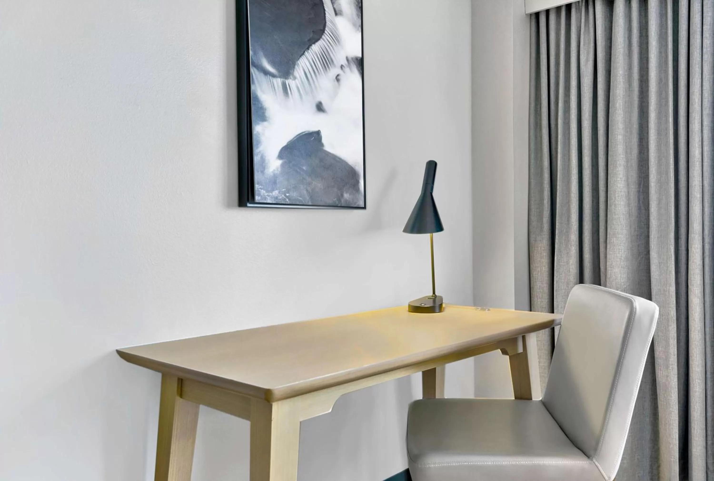 Bedroom in DoubleTree by Hilton Davenport