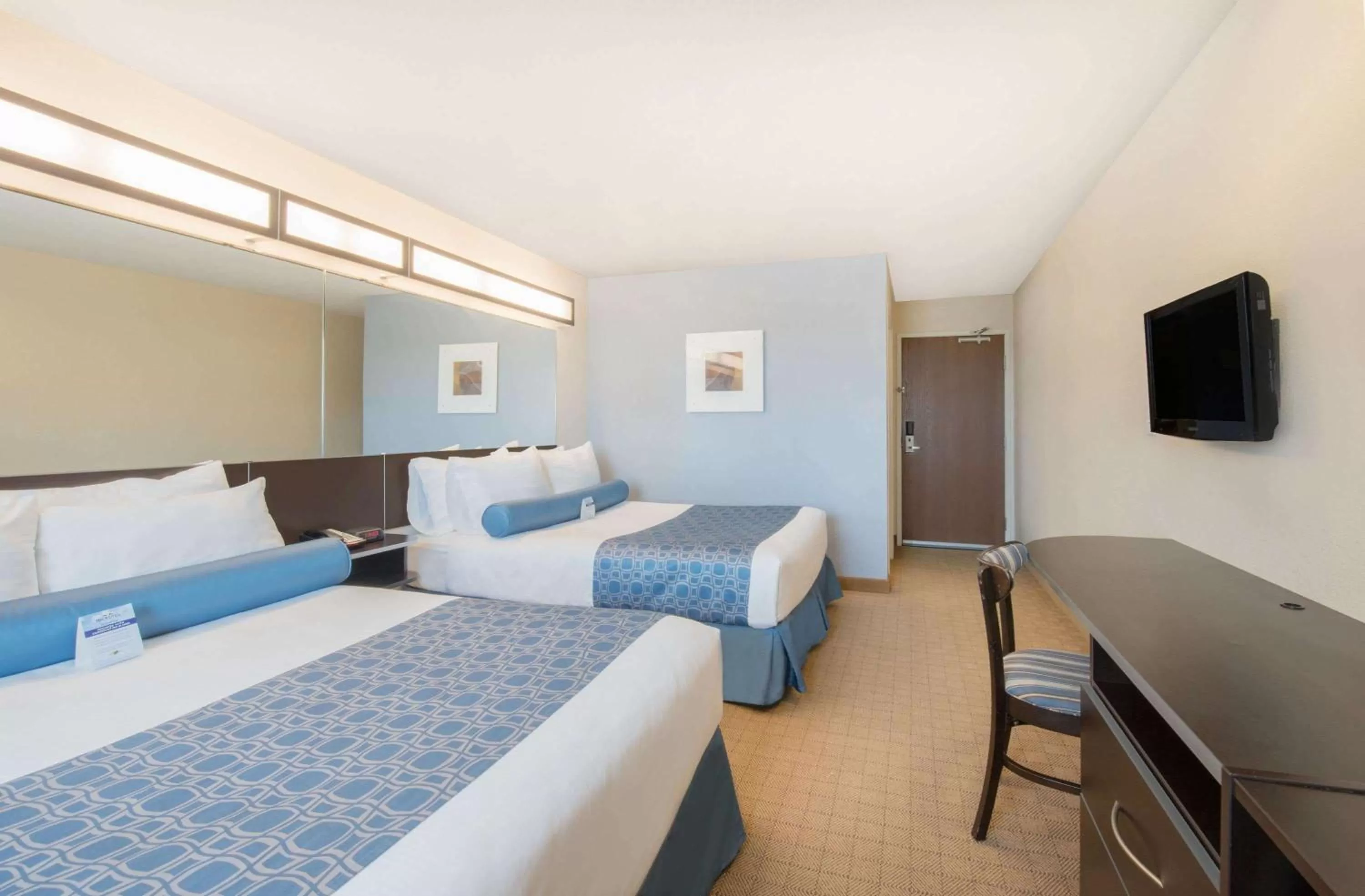 Photo of the whole room, Bed in Microtel Inn & Suites by Wyndham Stanley