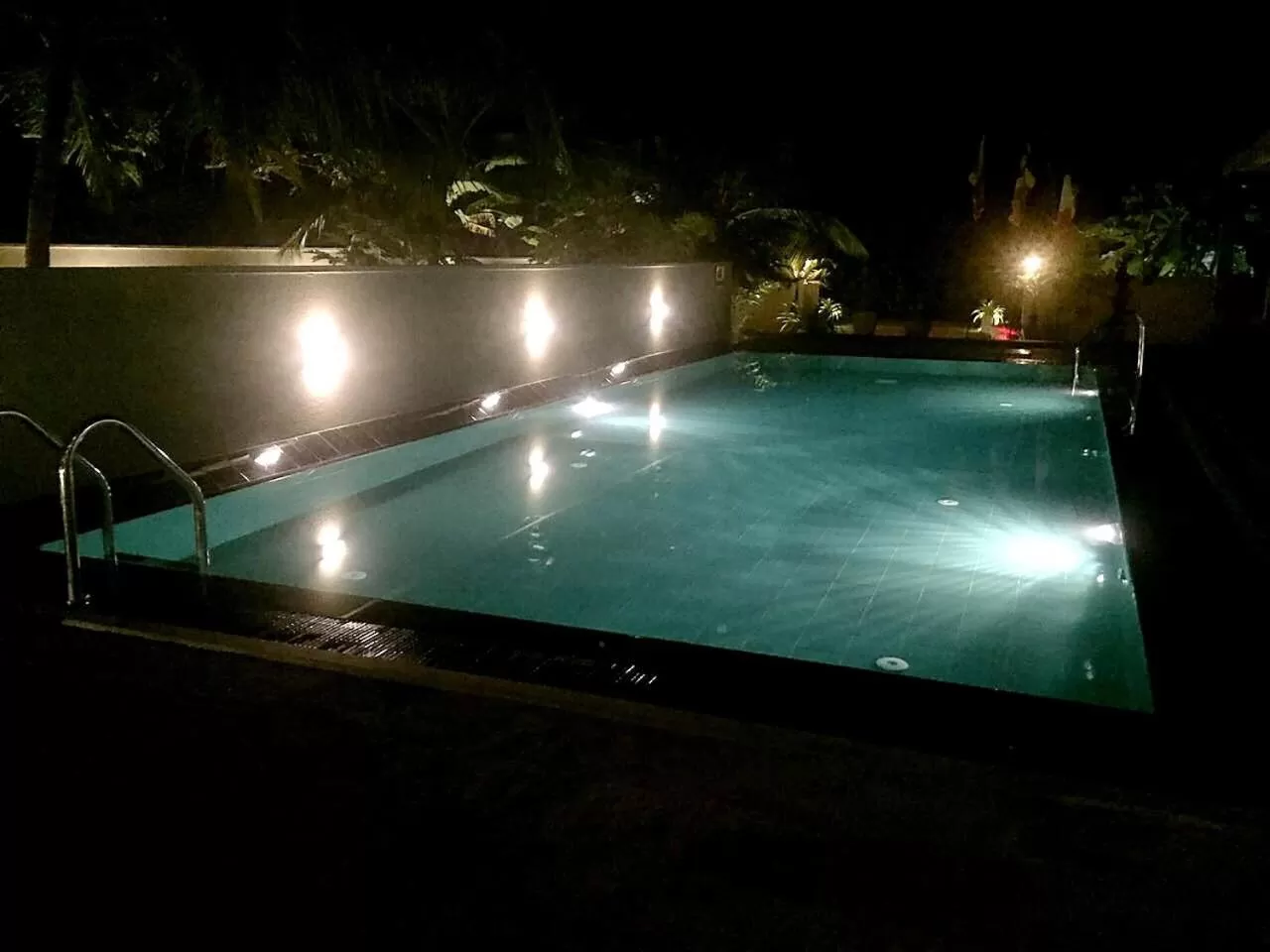 Swimming Pool in Hotel Heladiv