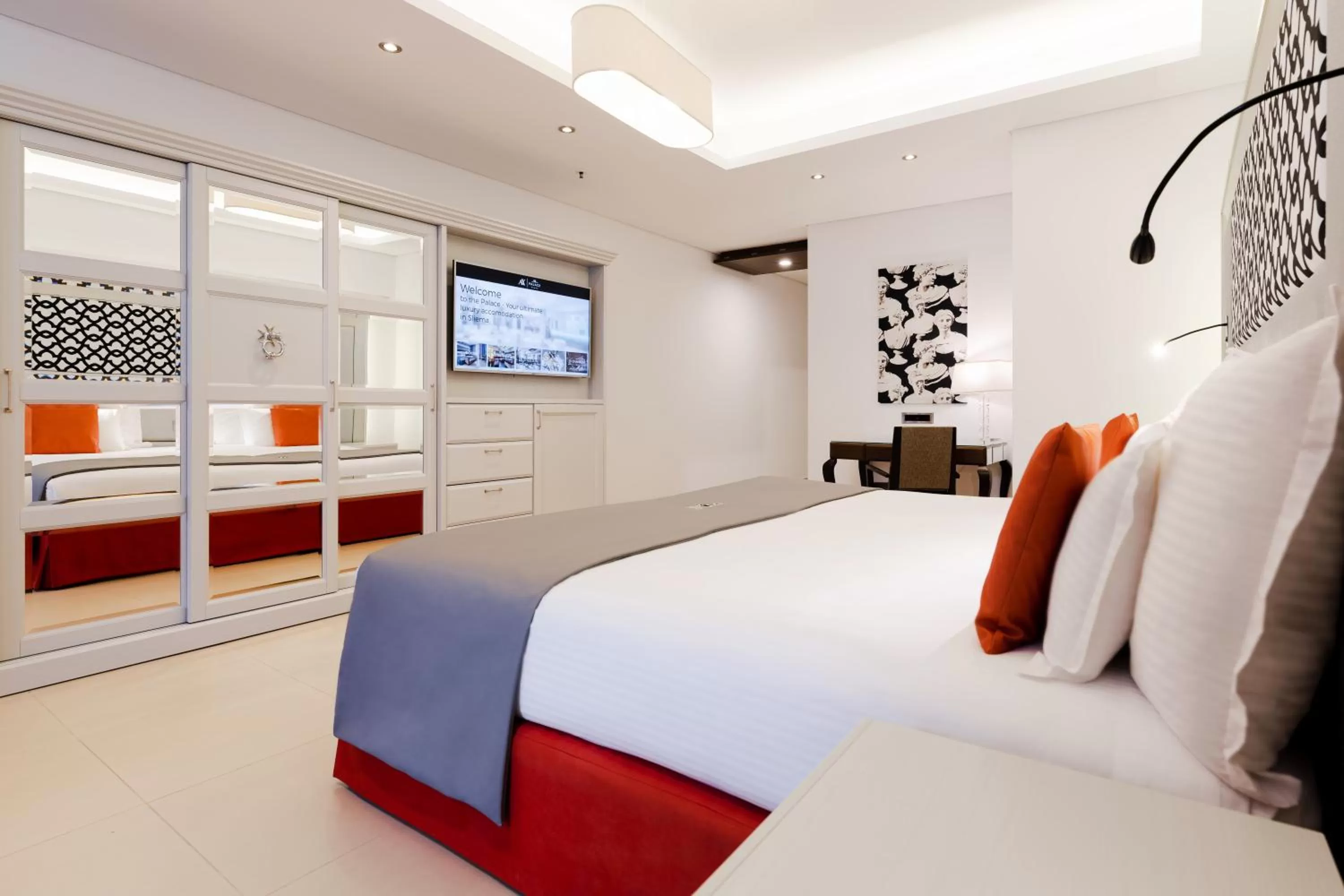 Photo of the whole room, Bed in AX The Palace