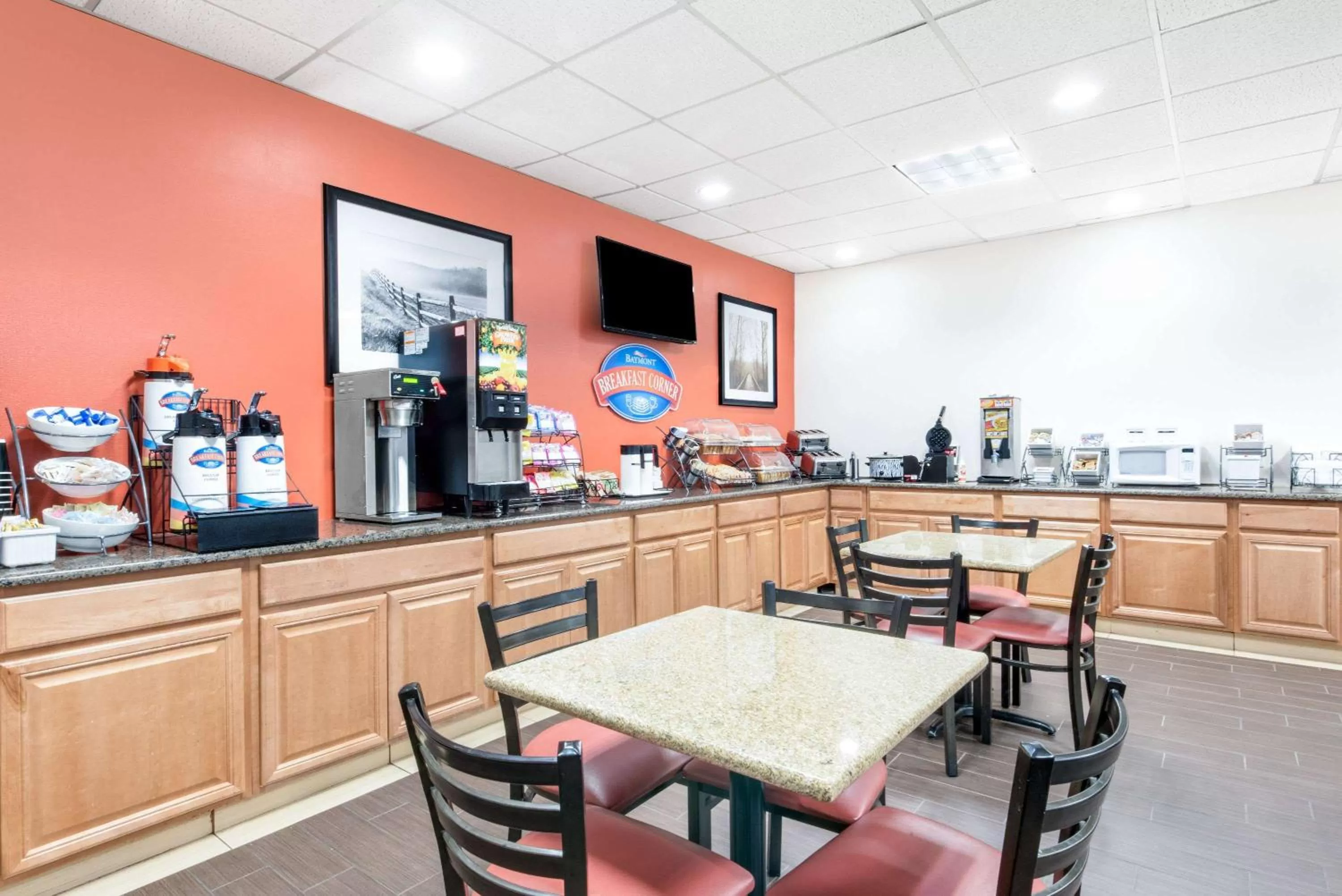 Restaurant/places to eat in Baymont by Wyndham Midland Airport