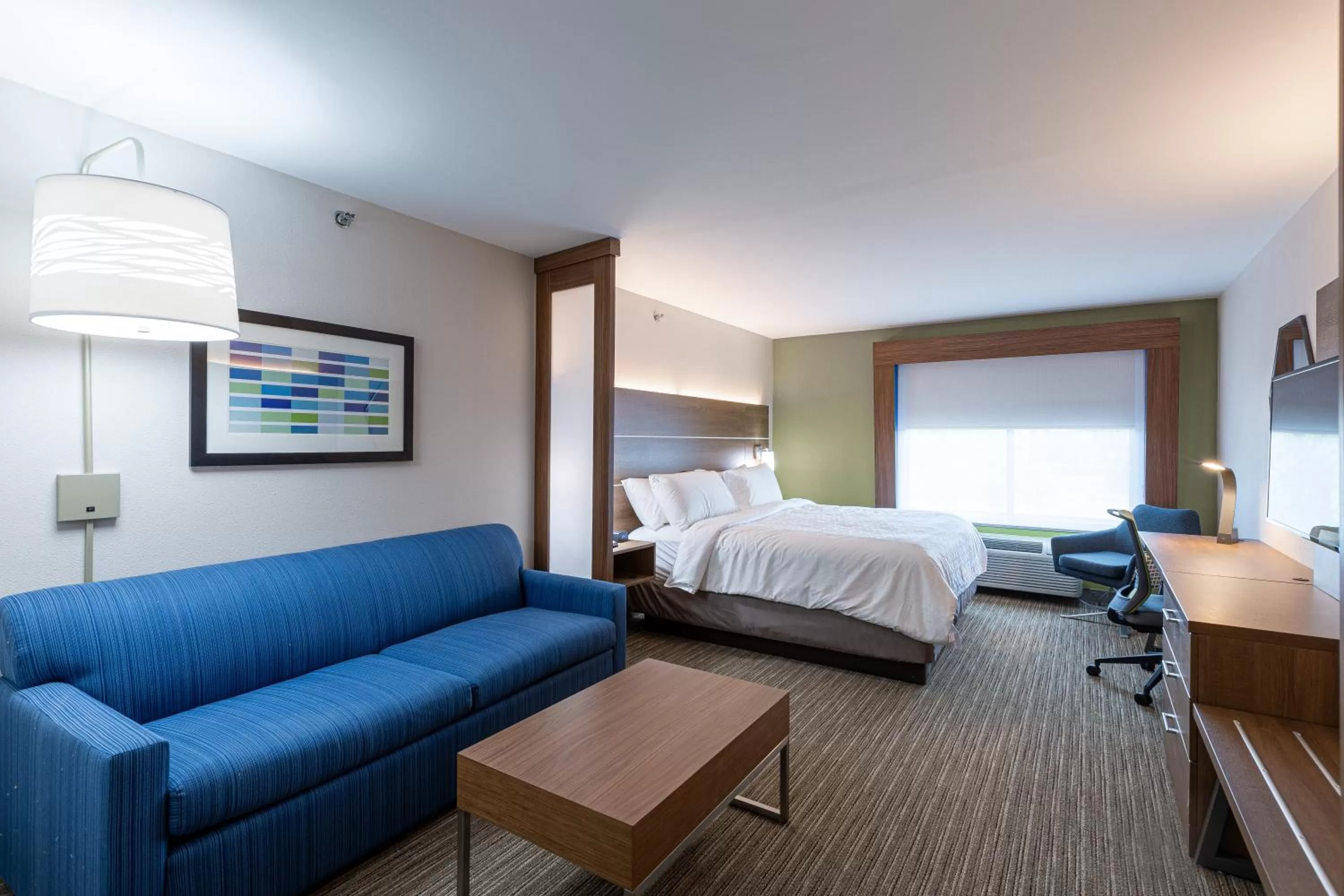 Photo of the whole room, Bed in Holiday Inn Express & Suites Arlington North – Stadium Area by IHG