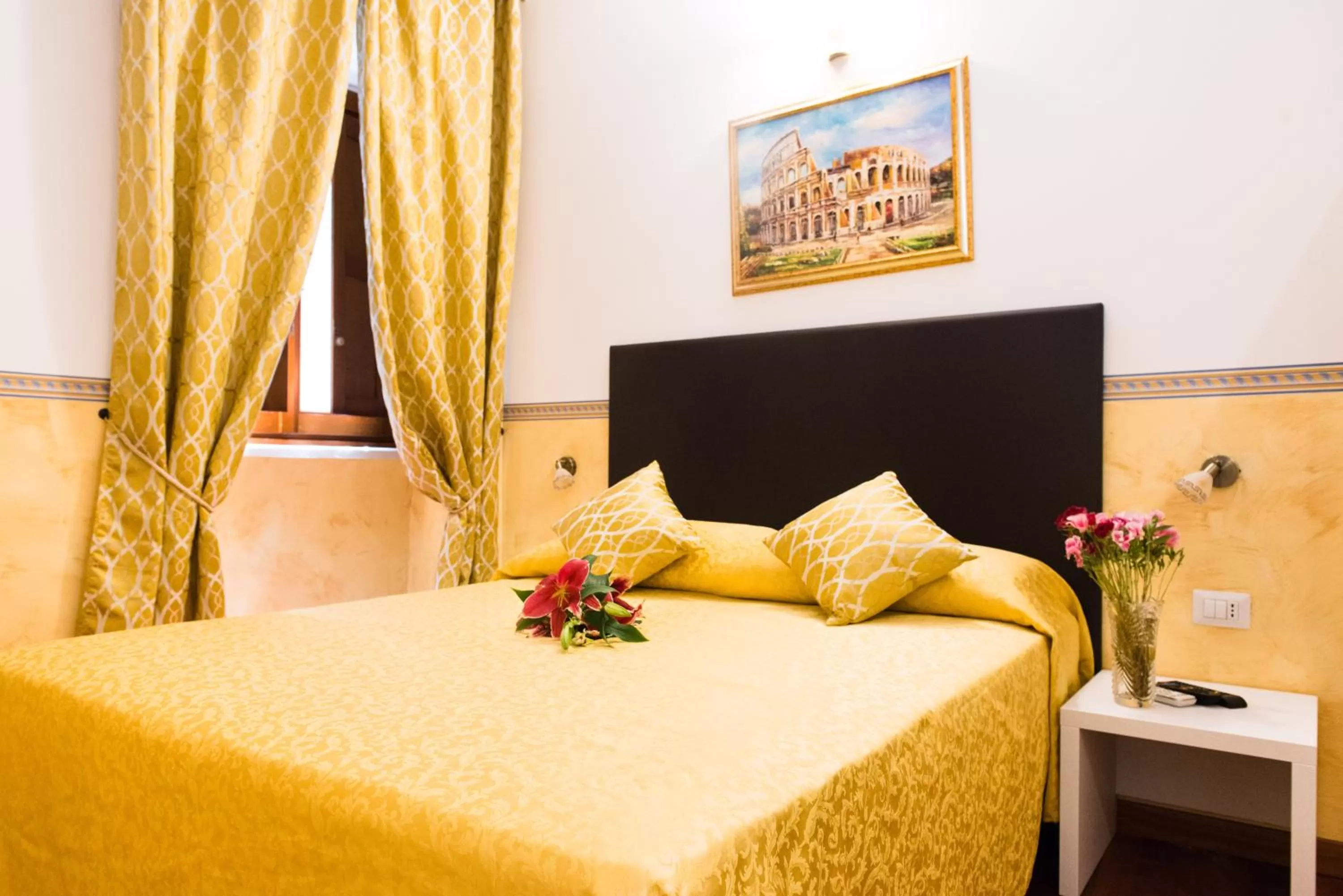 Photo of the whole room, Bed in Domus Popolo