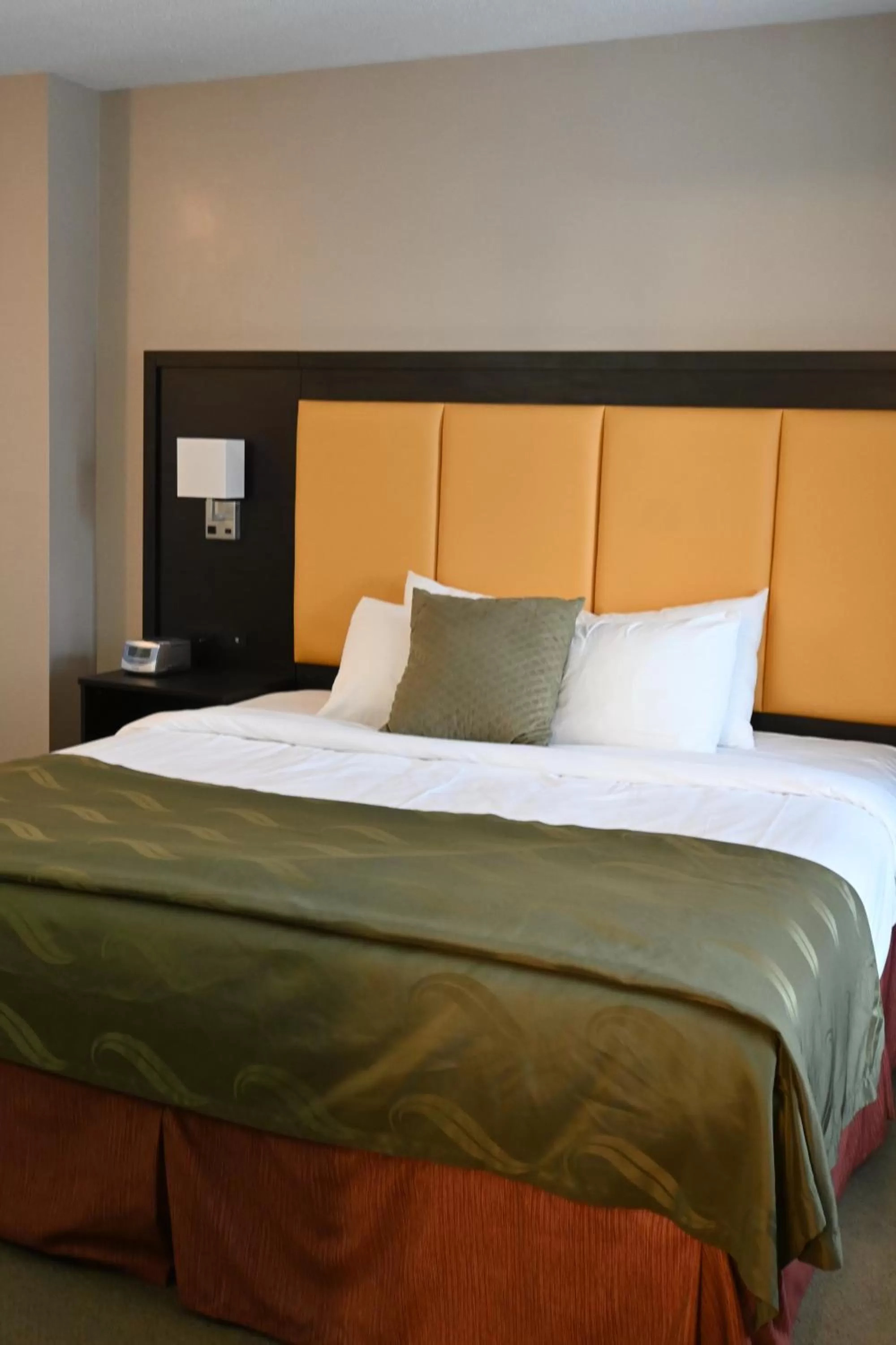 Bed in The Gananoque Inn