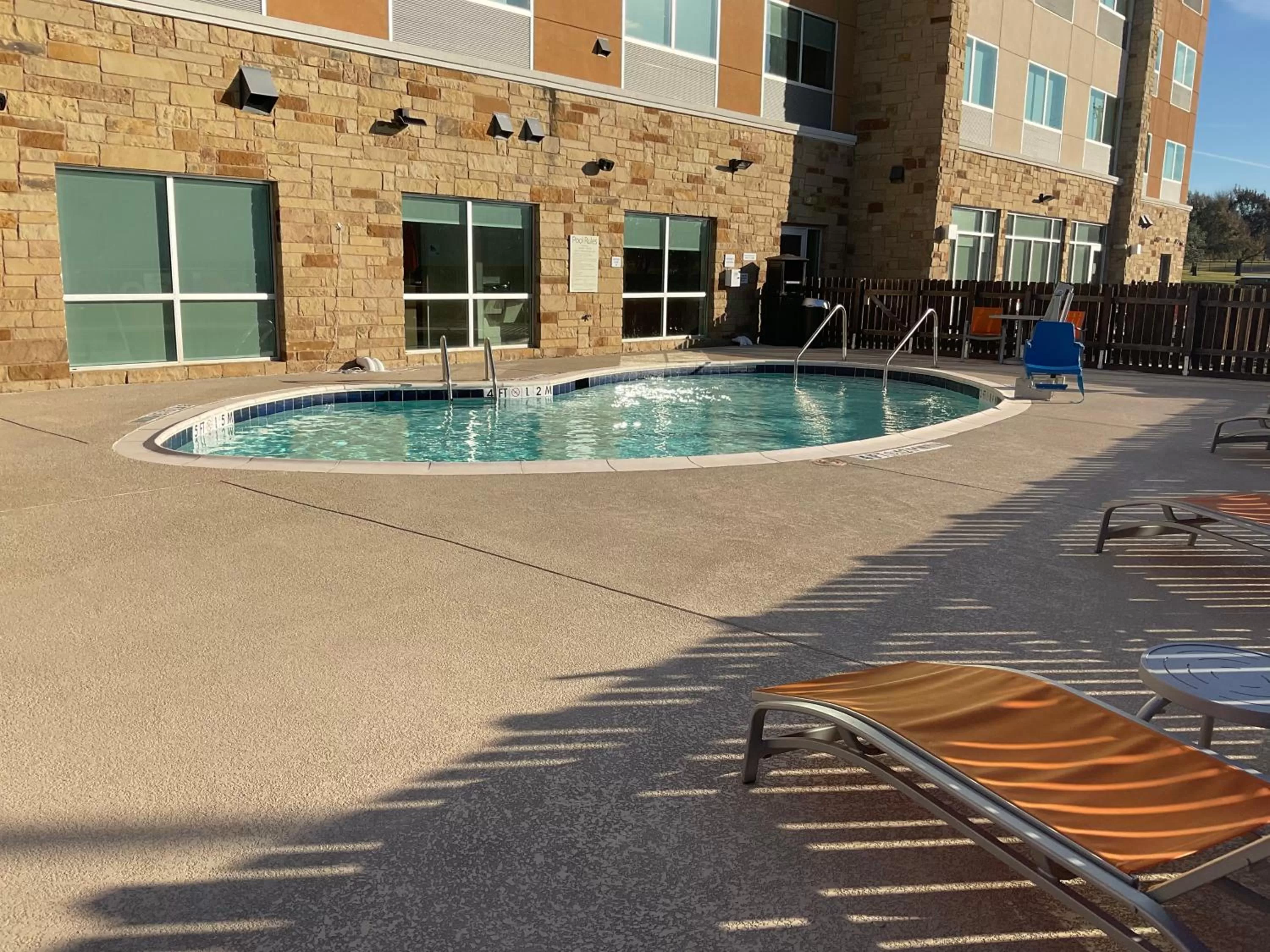 Swimming pool in Holiday Inn Express & Suites - Wylie West by IHG