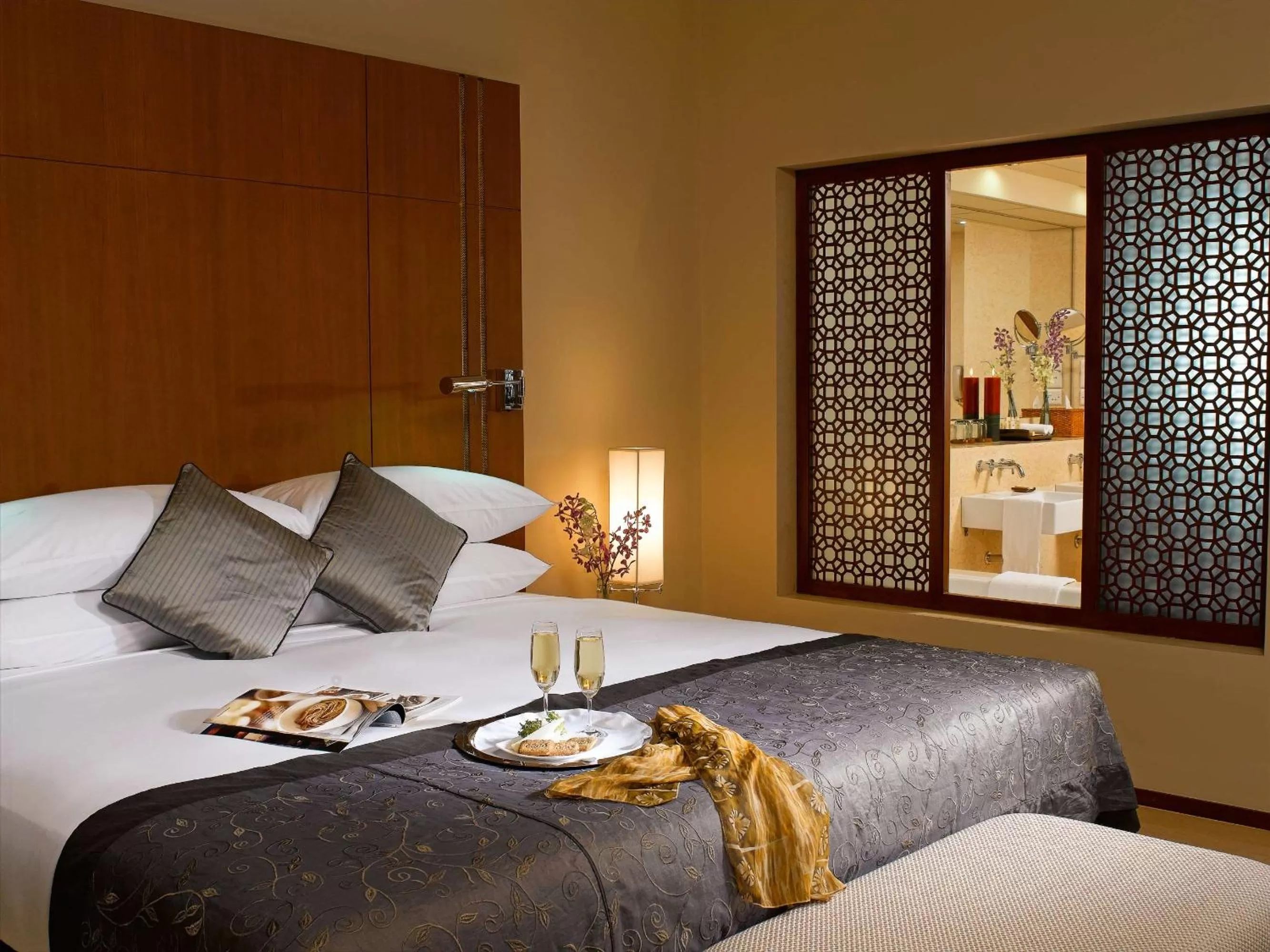 Bedroom, Bed in Radisson Blu Dhaka Water Garden