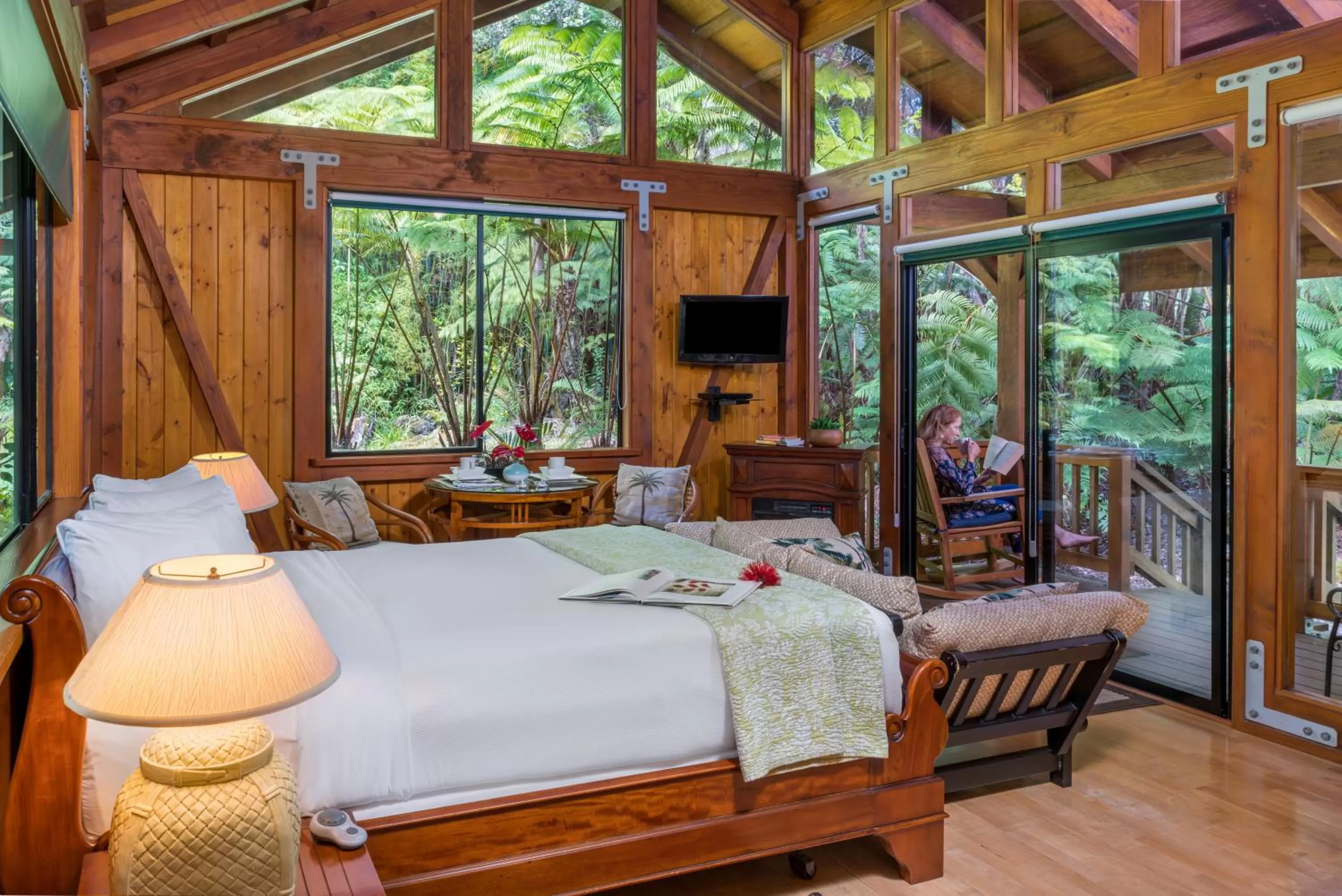 Photo of the whole room, Bed in Volcano Village Lodge