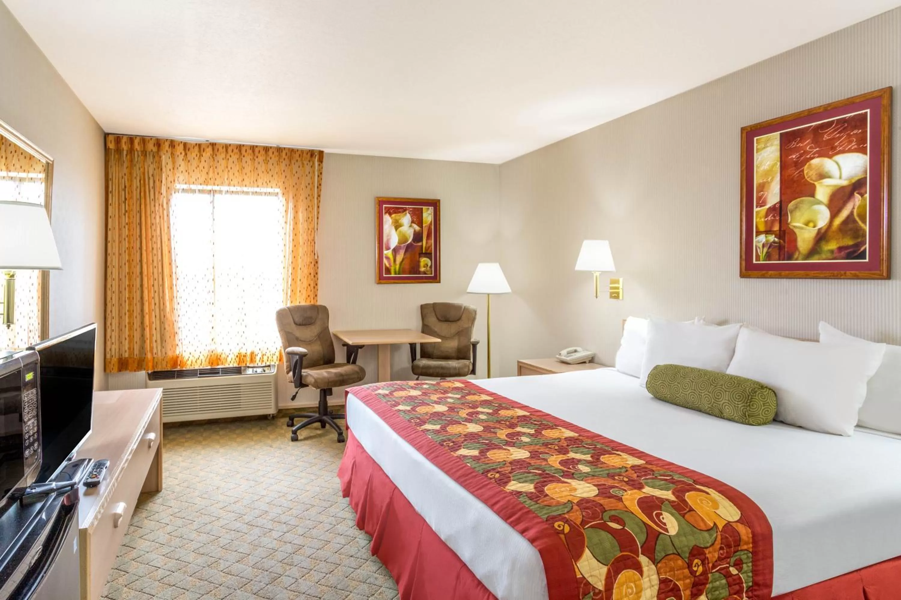 Bedroom, Bed in Ramada by Wyndham Salt Lake City