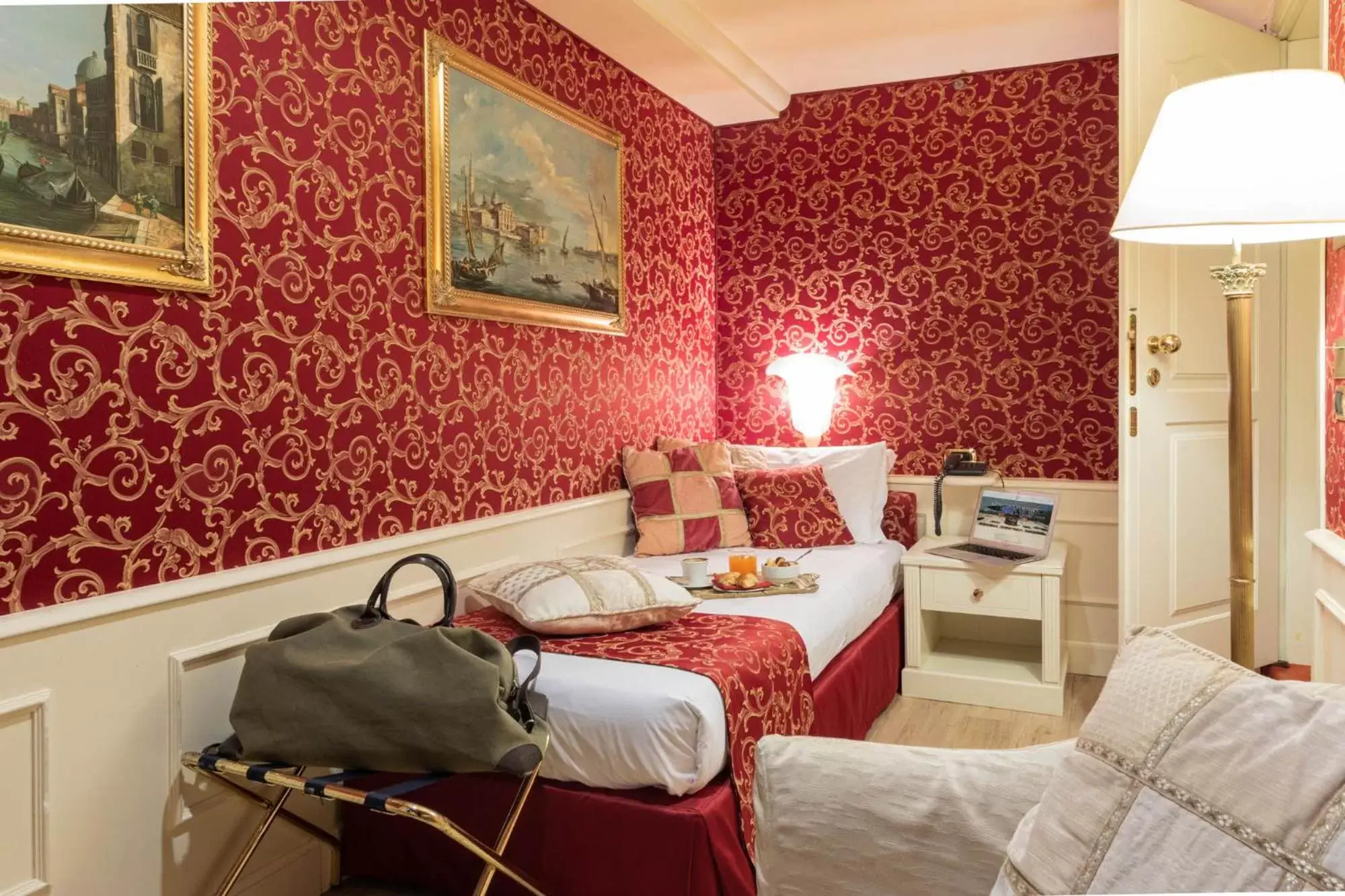 Single Room in Duodo Palace Hotel Single Room in Duodo Palace Hotel