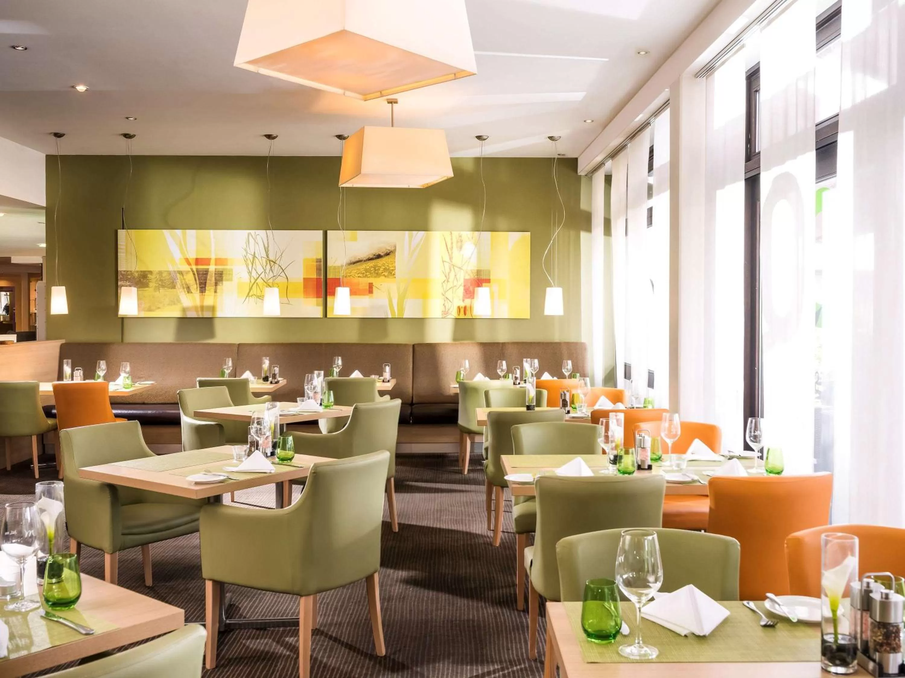 Property building, Restaurant/Places to Eat in Mercure Düsseldorf Airport