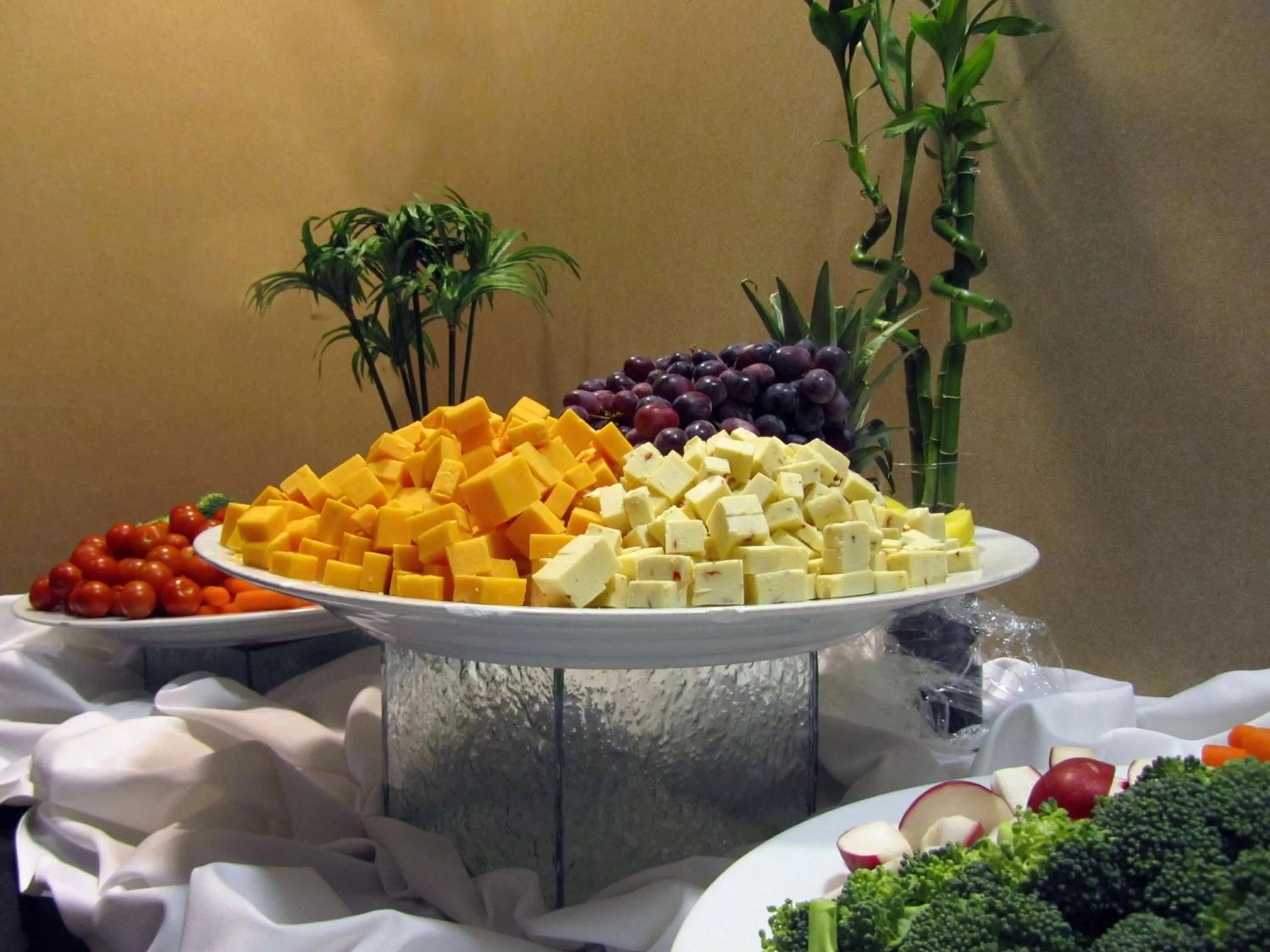 Dining area in Embassy Suites by Hilton Richmond