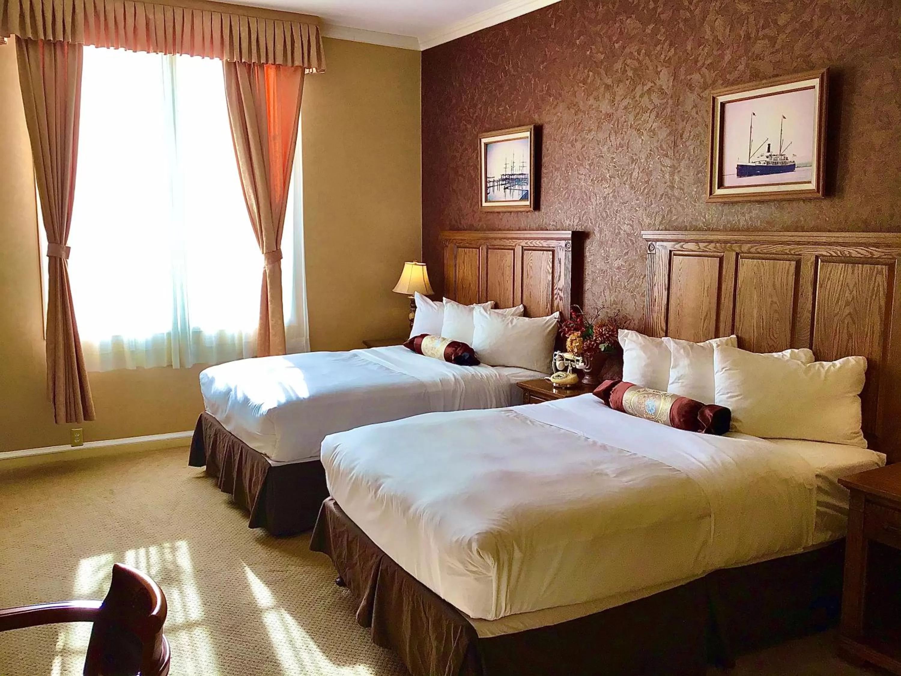 Bedroom, Bed in Eureka Inn, Trademark Collection by Wyndham