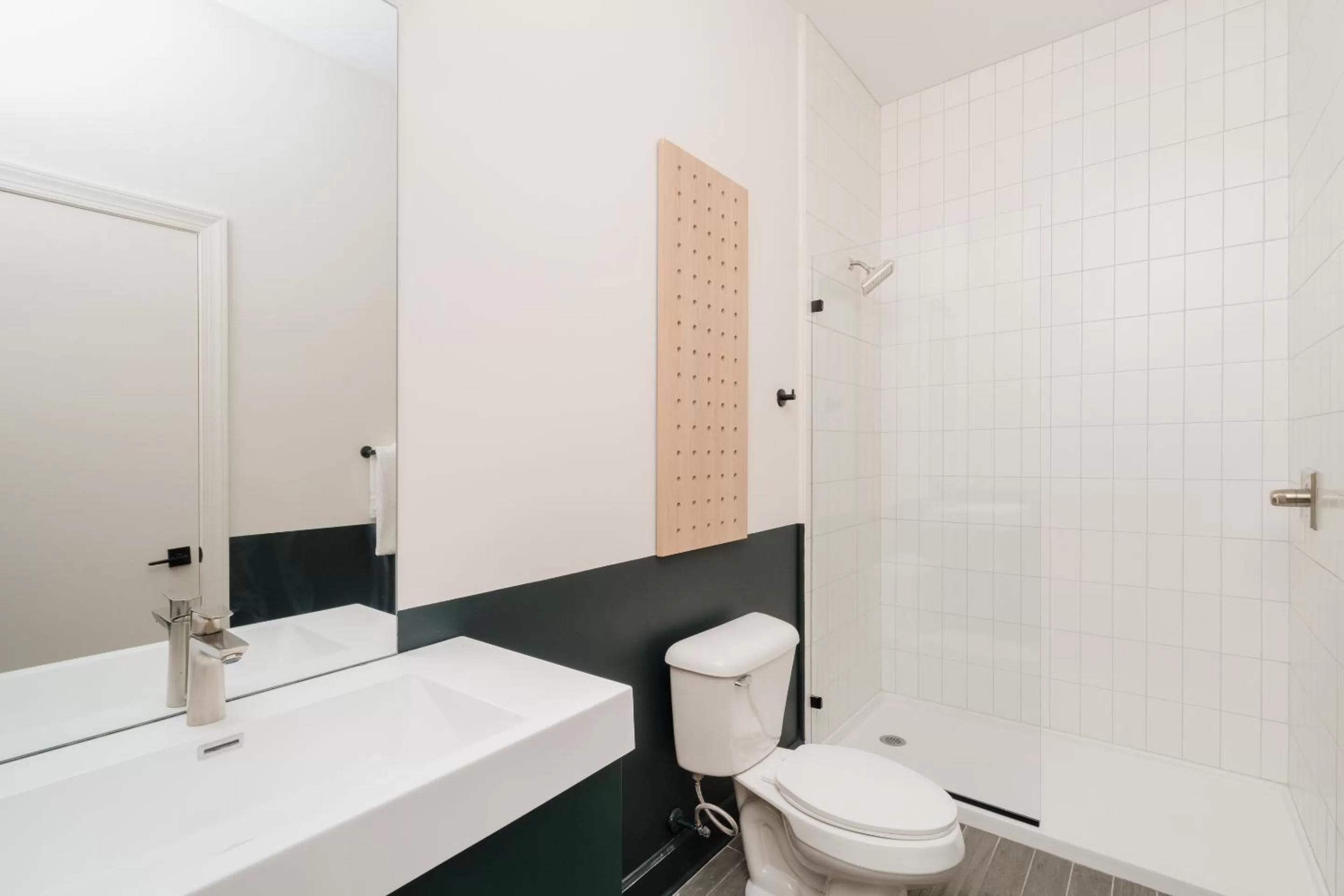 Living room, Bathroom in Sonder The Verse