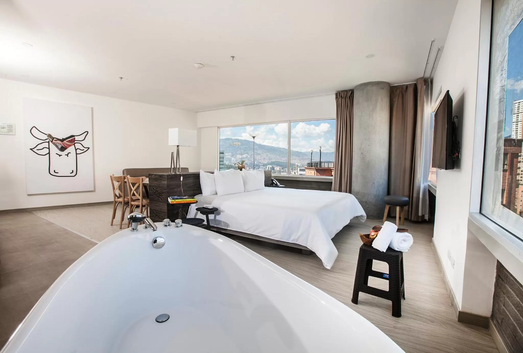 Decorative detail, Bed in Viaggio Medellín Grand Select