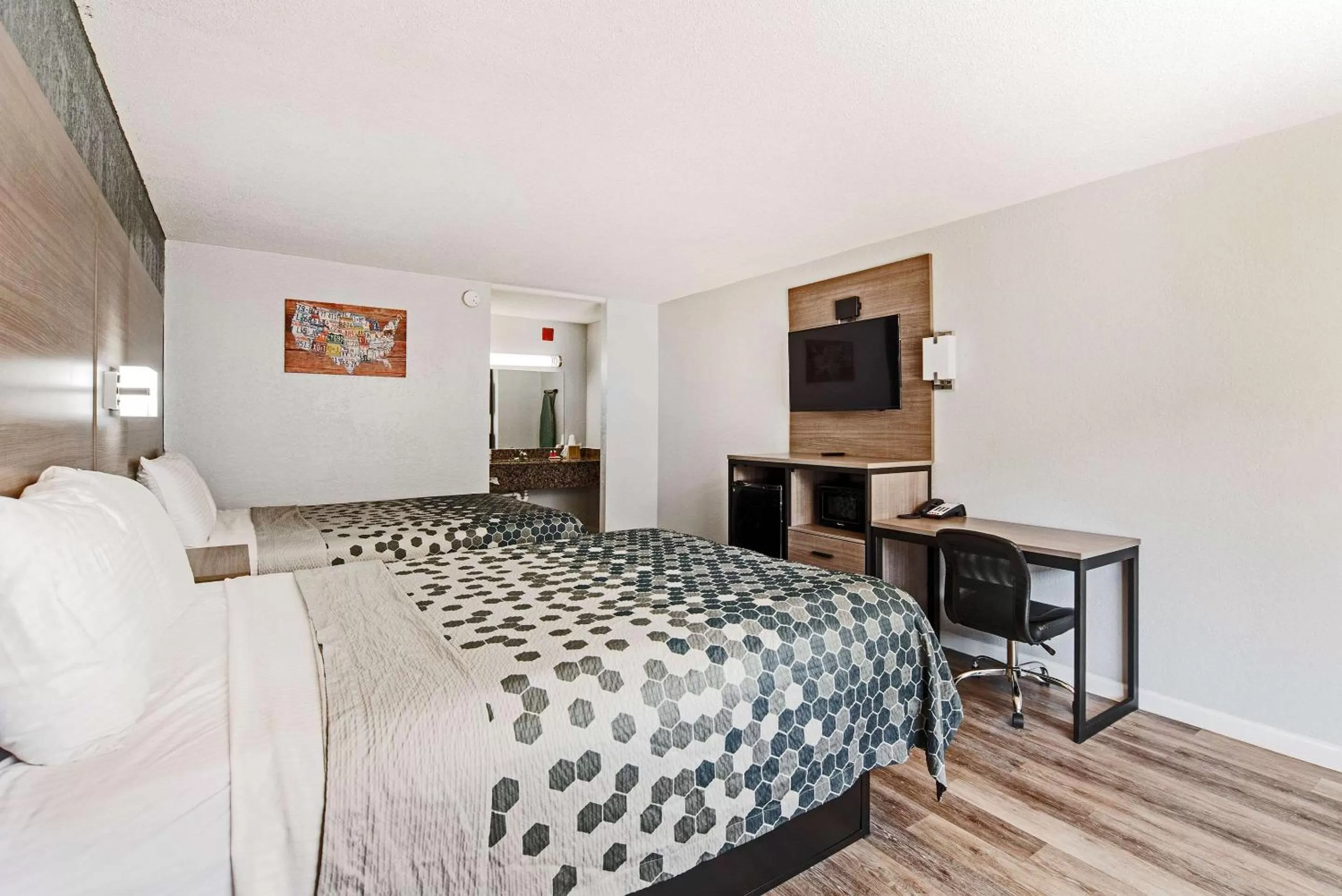 Bedroom, Bed in Econo Lodge Inn & Suites Near Bricktown