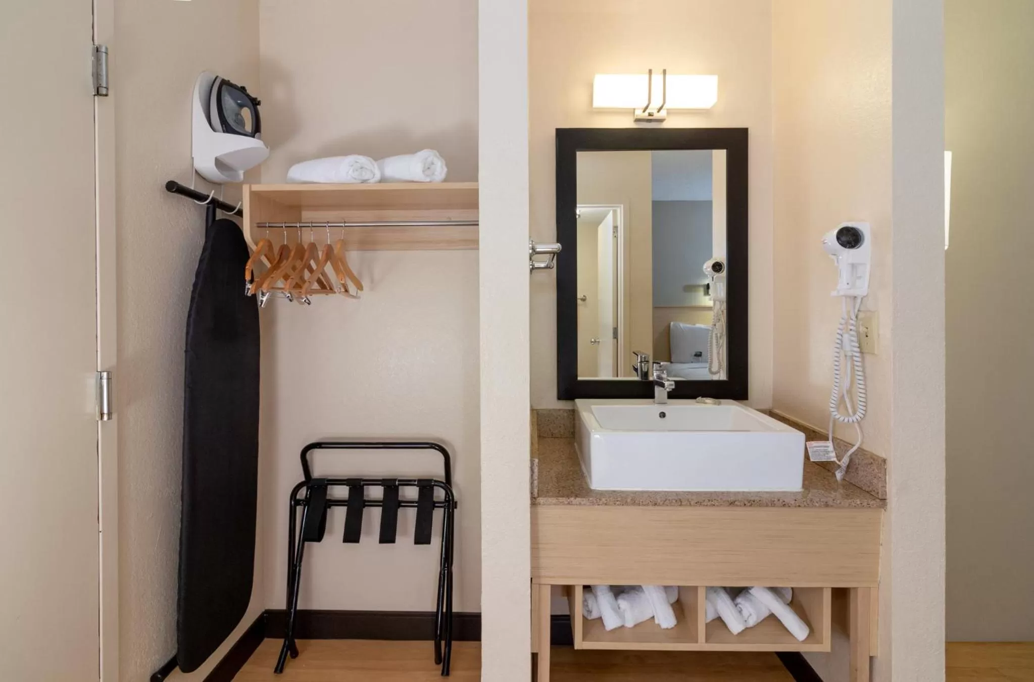 Photo of the whole room in Red Roof PLUS Miami Airport