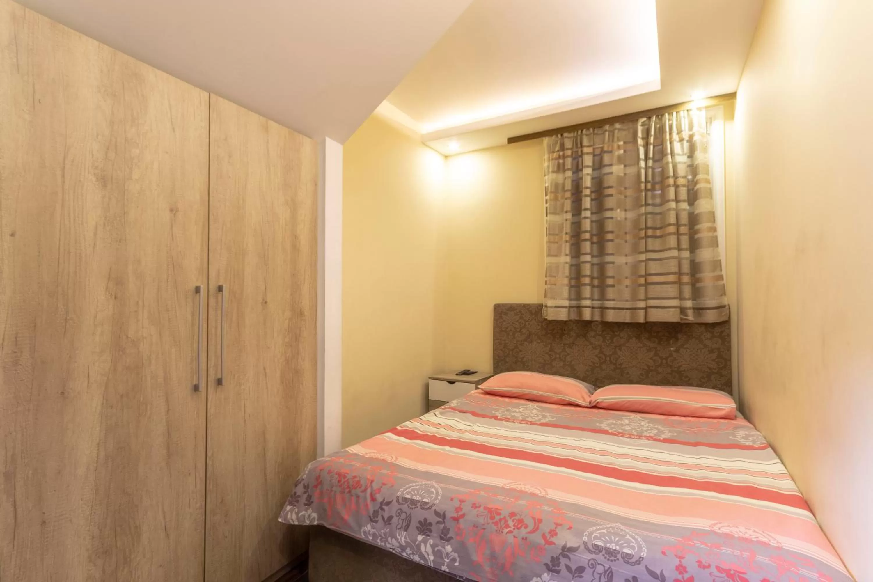 Bed in Madison - Square Sava