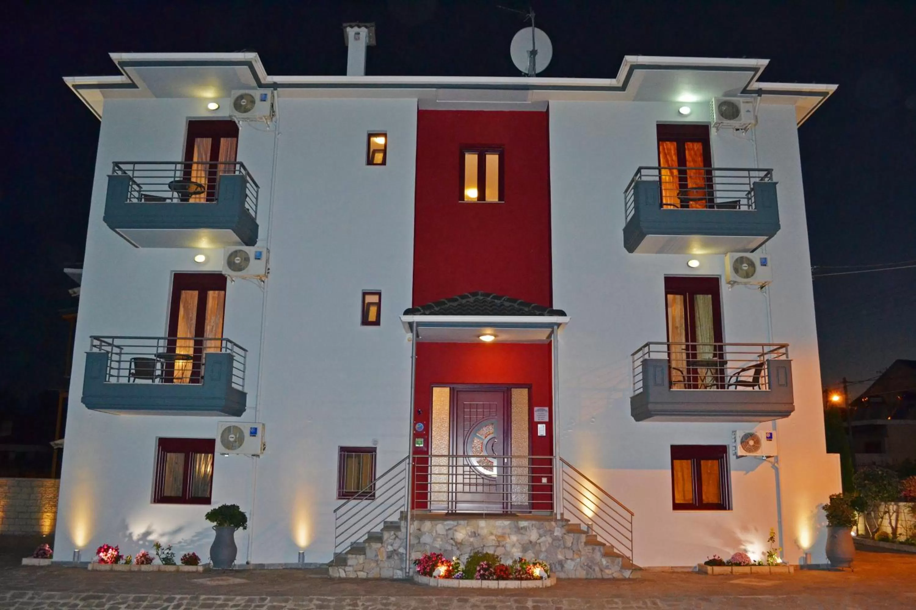 Facade/entrance in Anesis