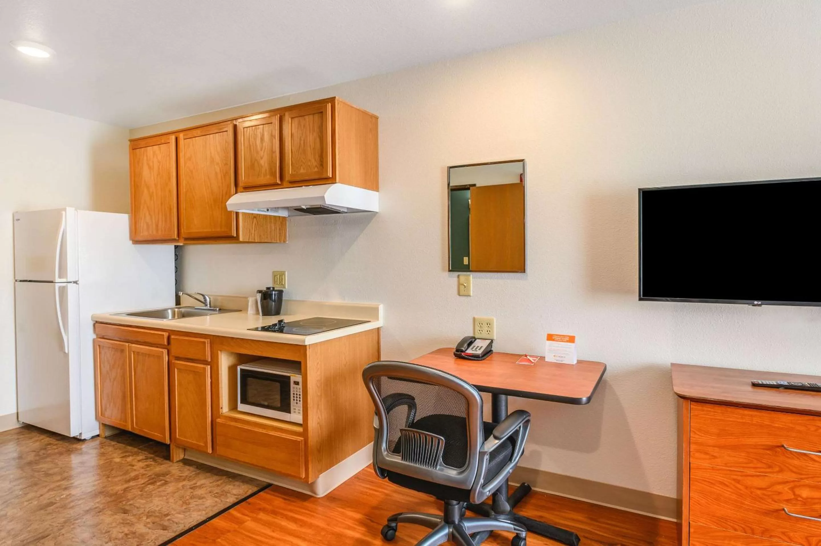 Photo of the whole room in Econo Lodge Hammond