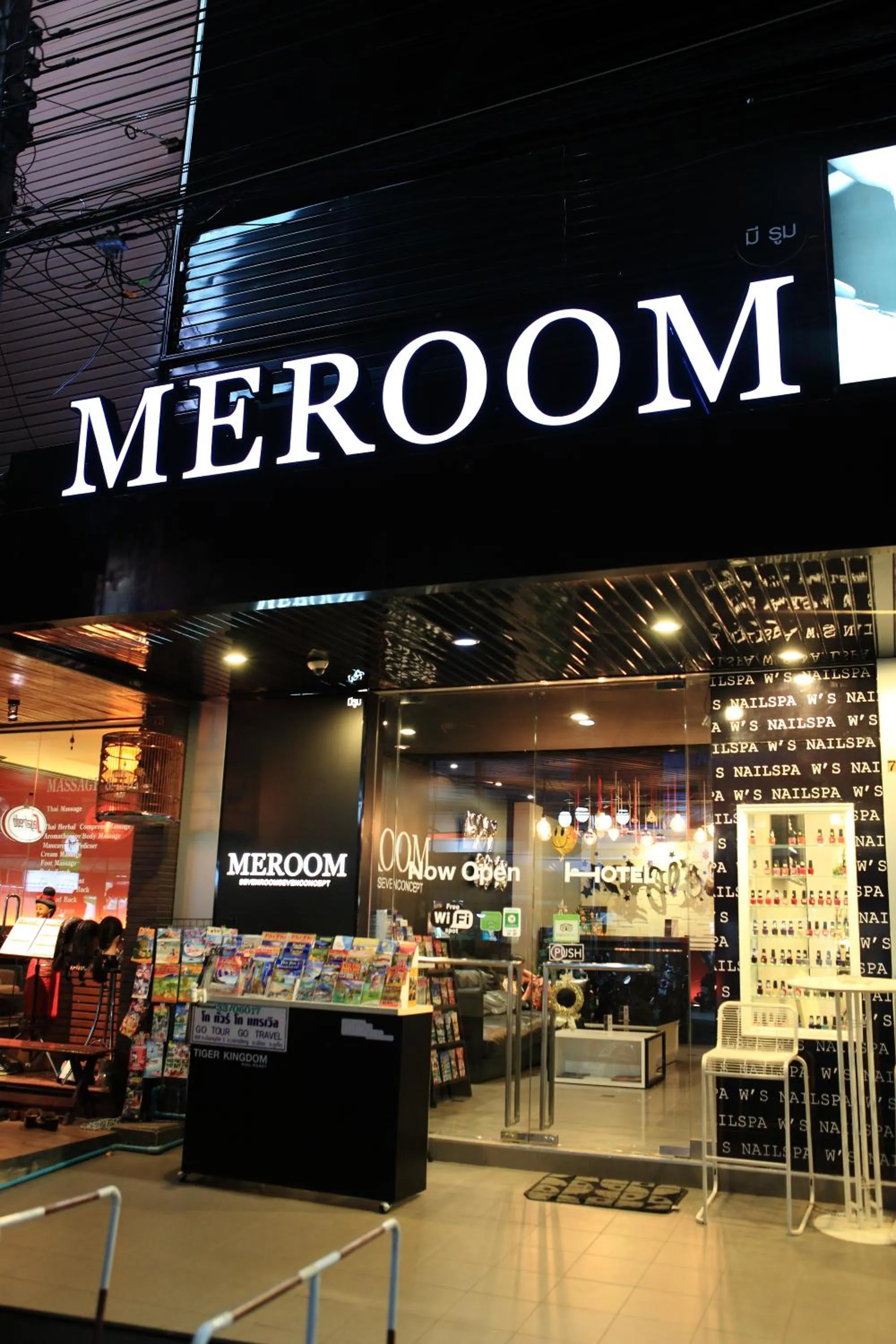 Facade/entrance in Meroom