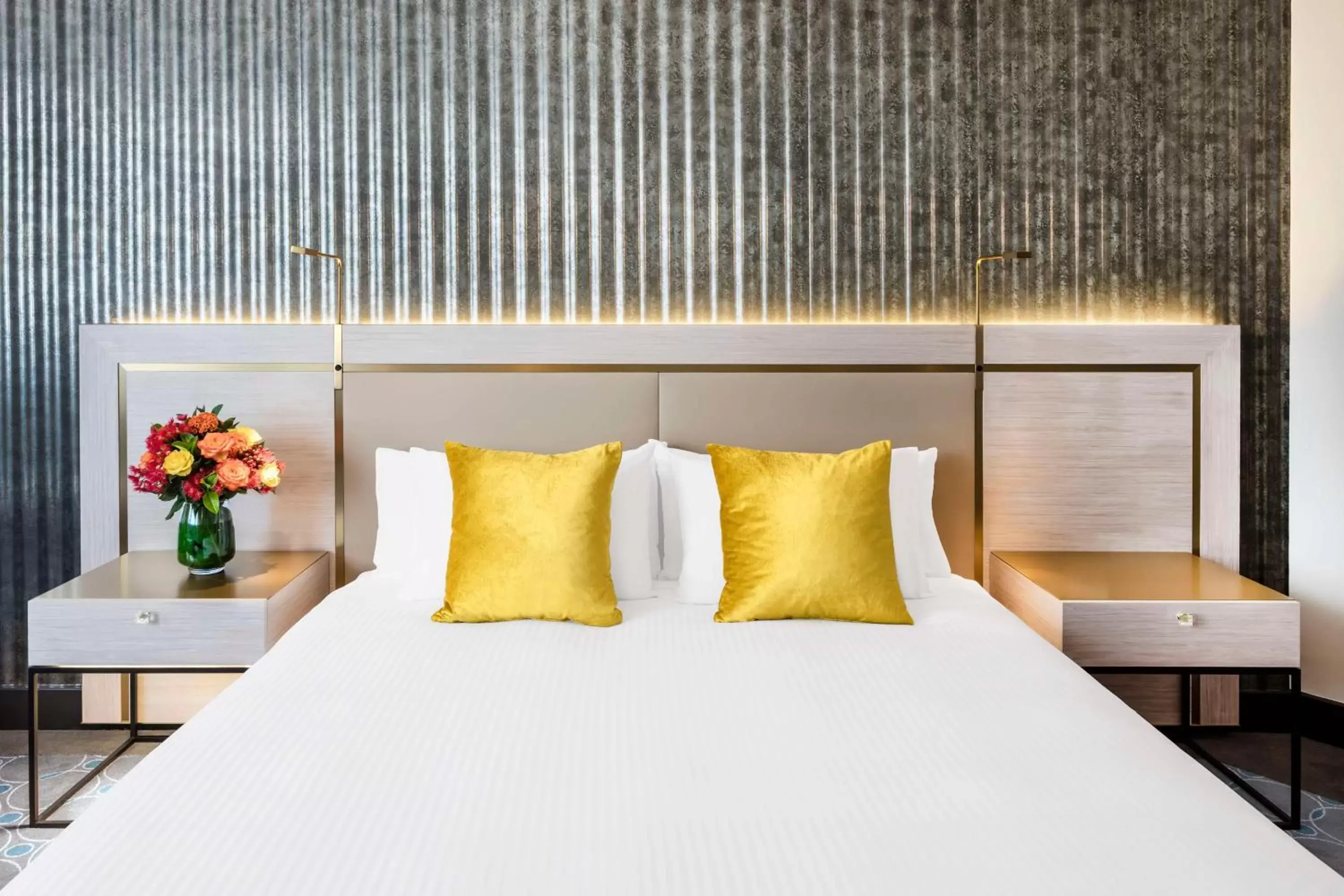 Deluxe Double Room with Balcony in Radisson Blu Plaza Hotel Sydney Deluxe Double Room with Balcony in Radisson Blu Plaza Hotel Sydney