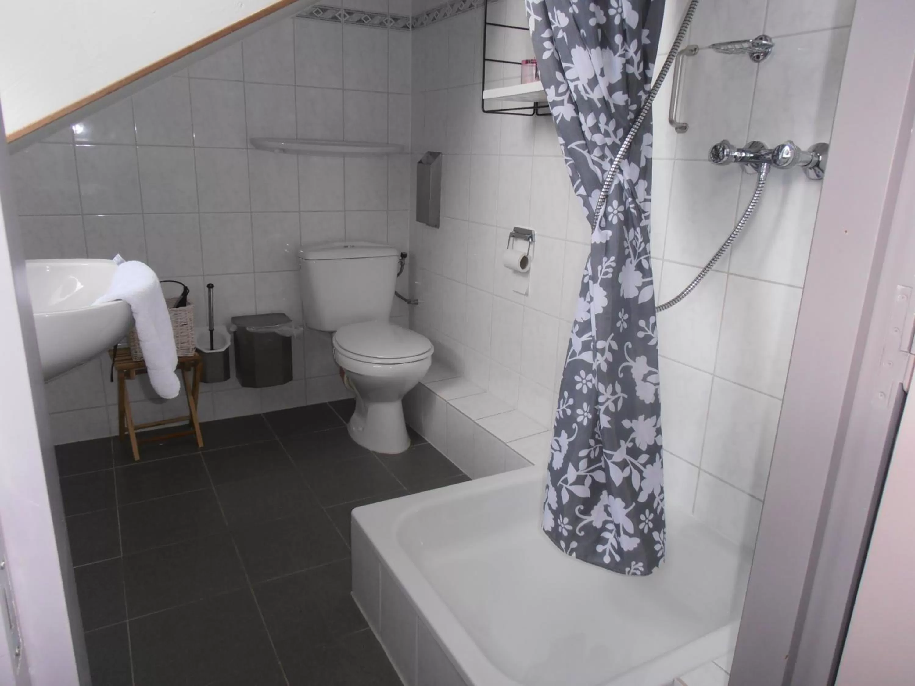 Bathroom in Hotel Restaurant The Kings Head Inn