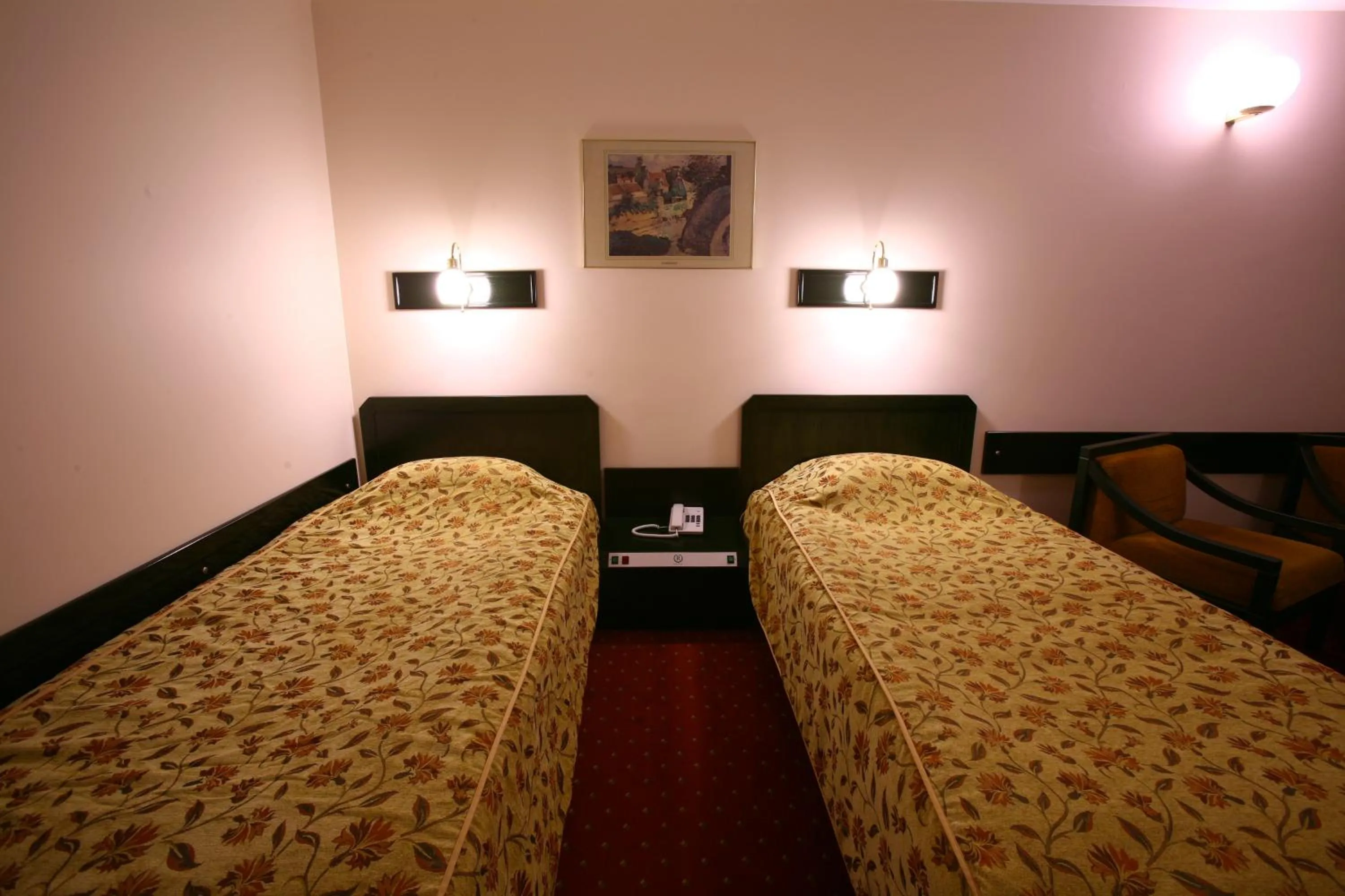 Photo of the whole room, Bed in Istanbul Royal Hotel