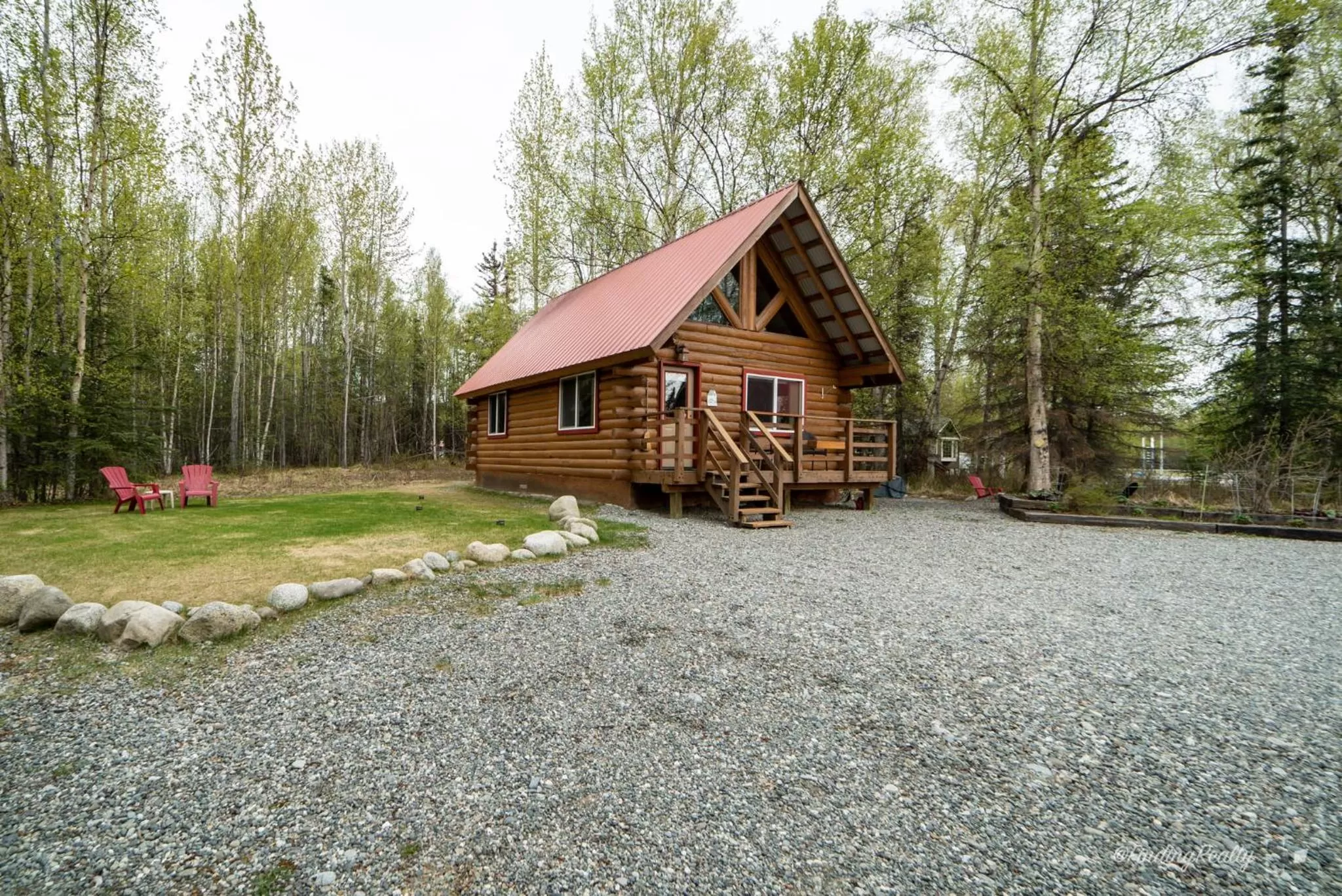 Facade/entrance in Hatcher Pass Cabins
