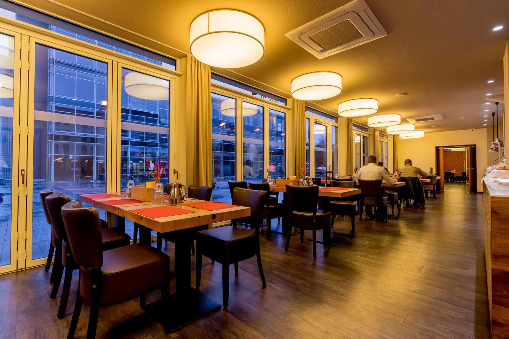 Restaurant/places to eat in Hotel Bacchus