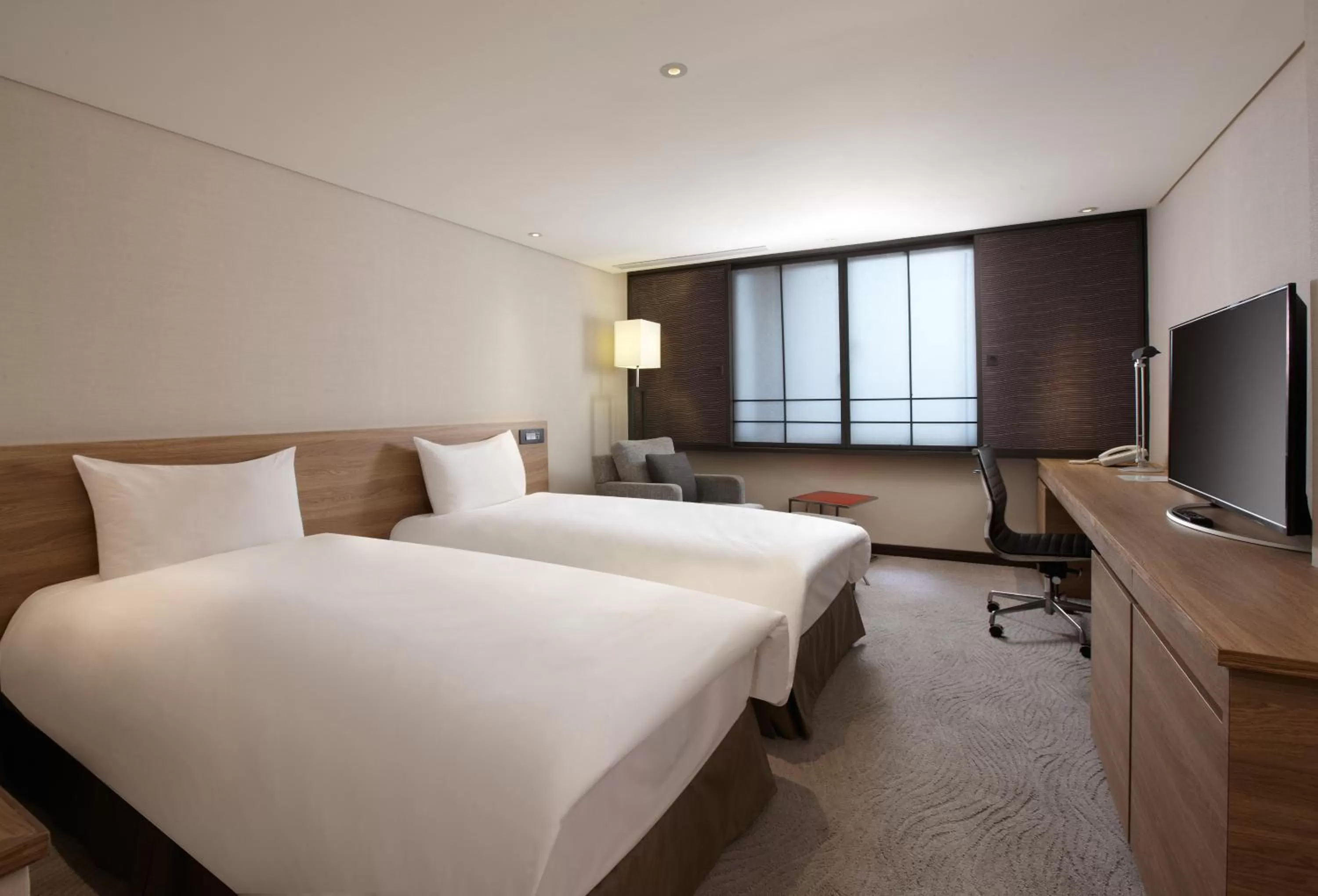Photo of the whole room, Bed in Royal Inn Taipei Nanxi - MRT Zhongshan Station