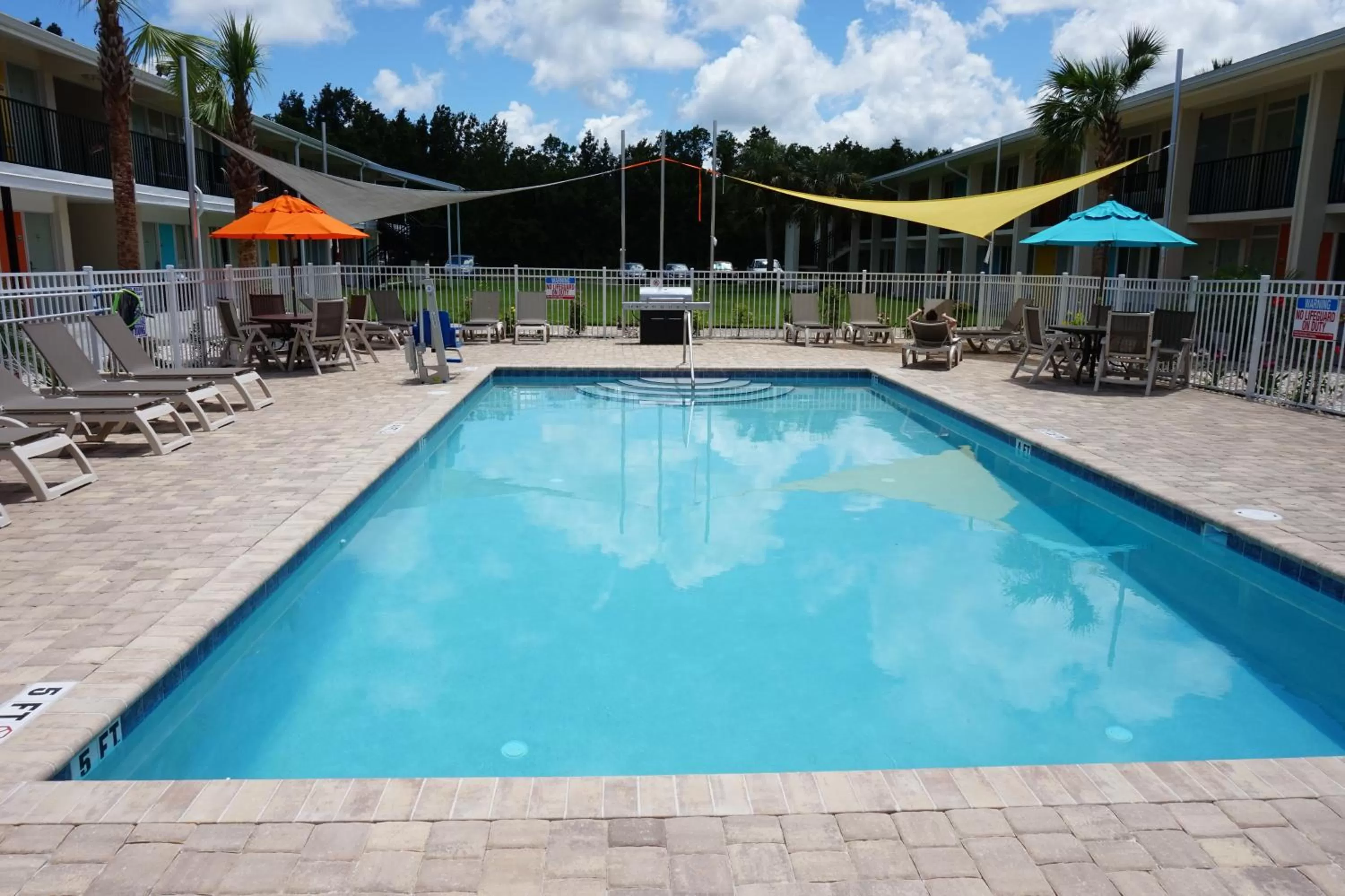 Swimming pool in Smart Stay Inn - Saint Augustine