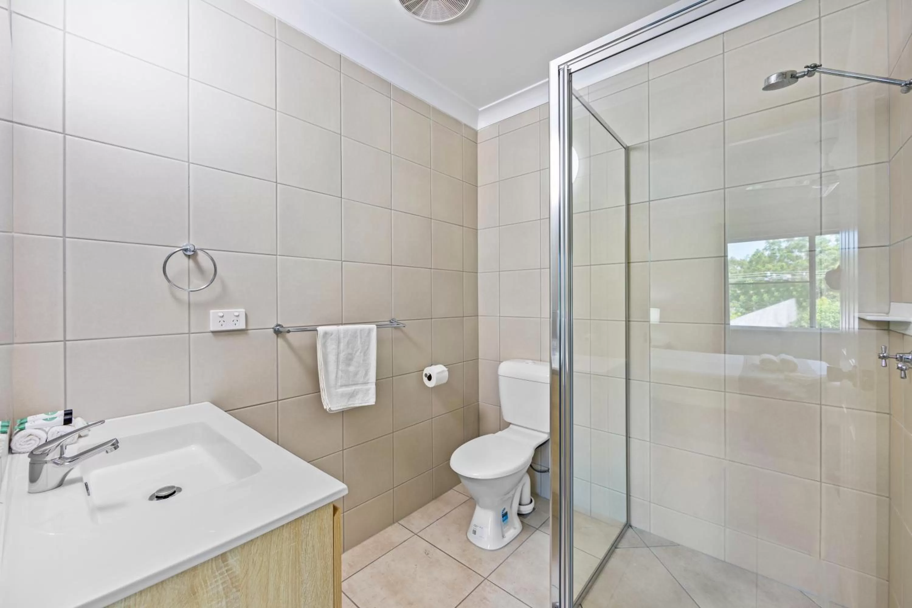 Bathroom in Koala Court Holiday Apartments