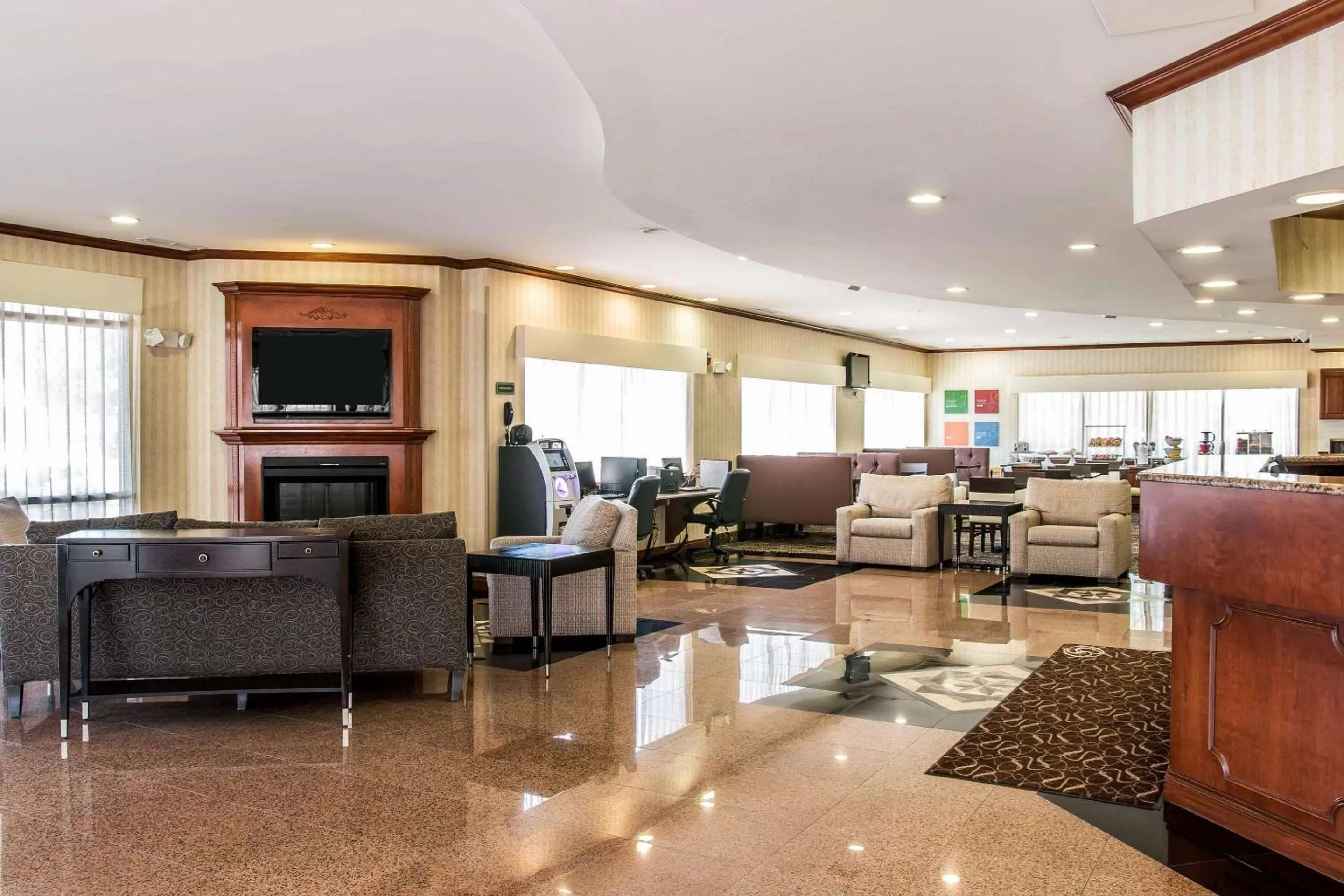 Lobby or reception in Comfort Suites Canton - Detroit