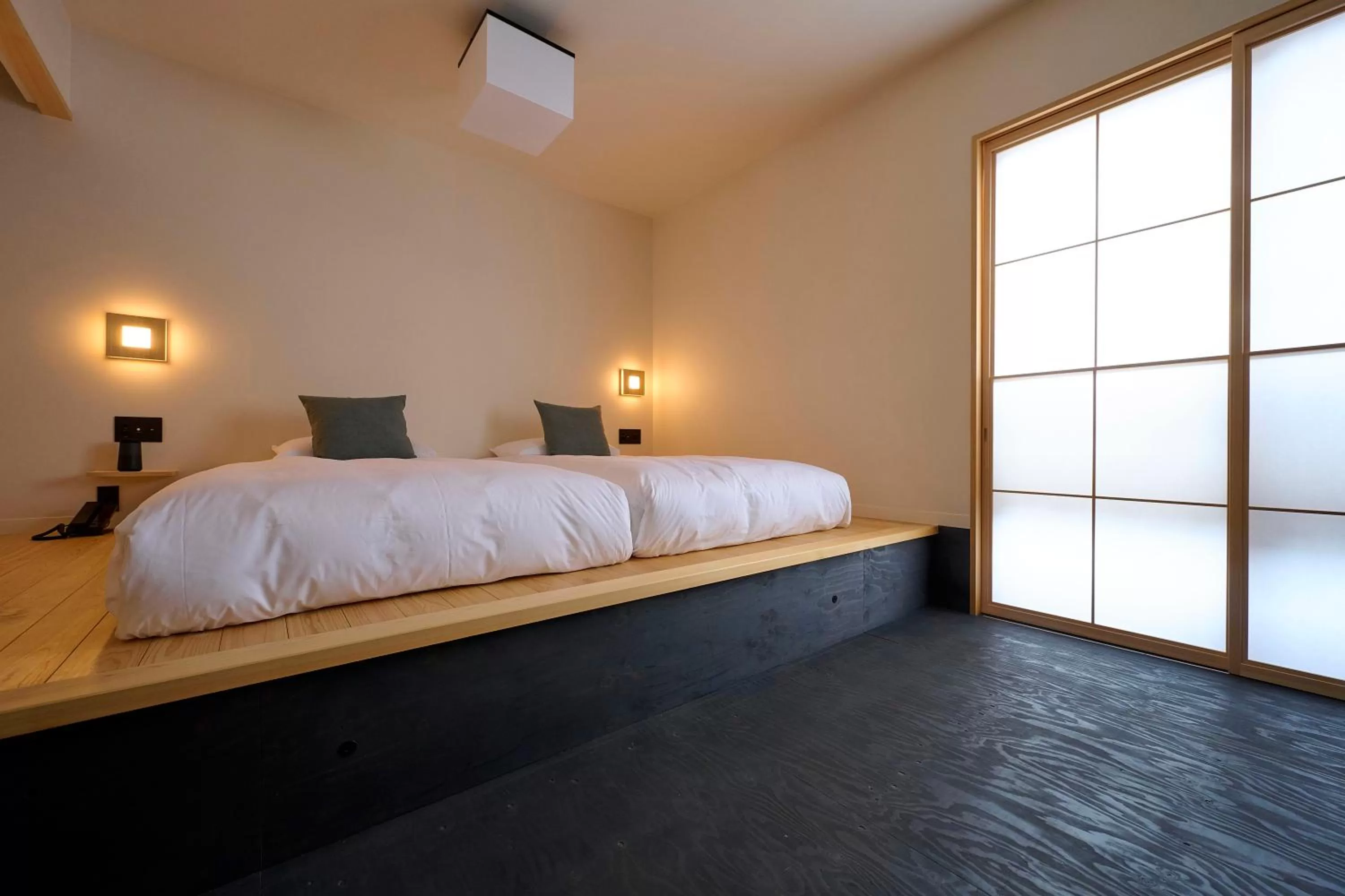 Photo of the whole room, Bed in yubune