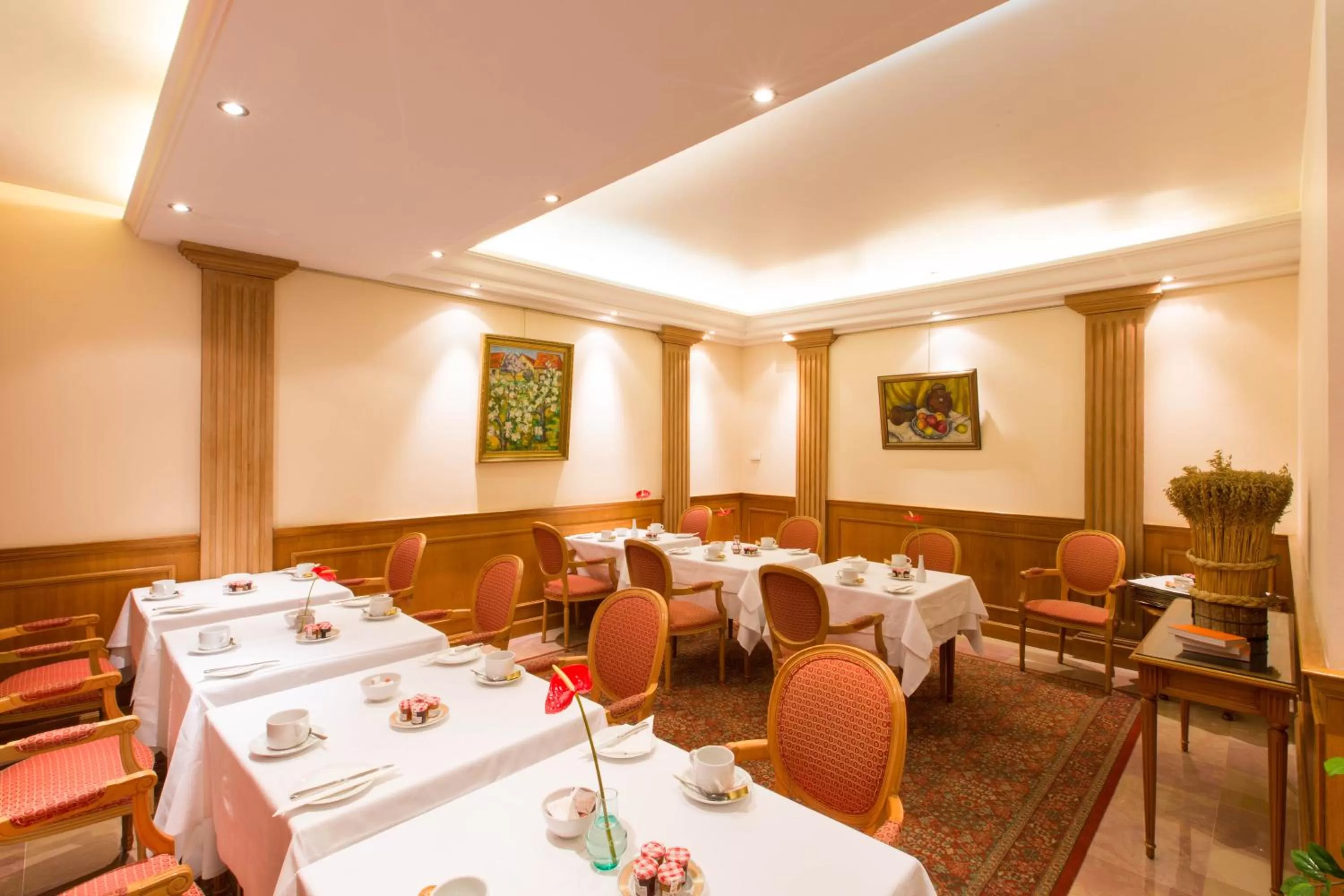 Restaurant/places to eat in Sun Riviera Hotel