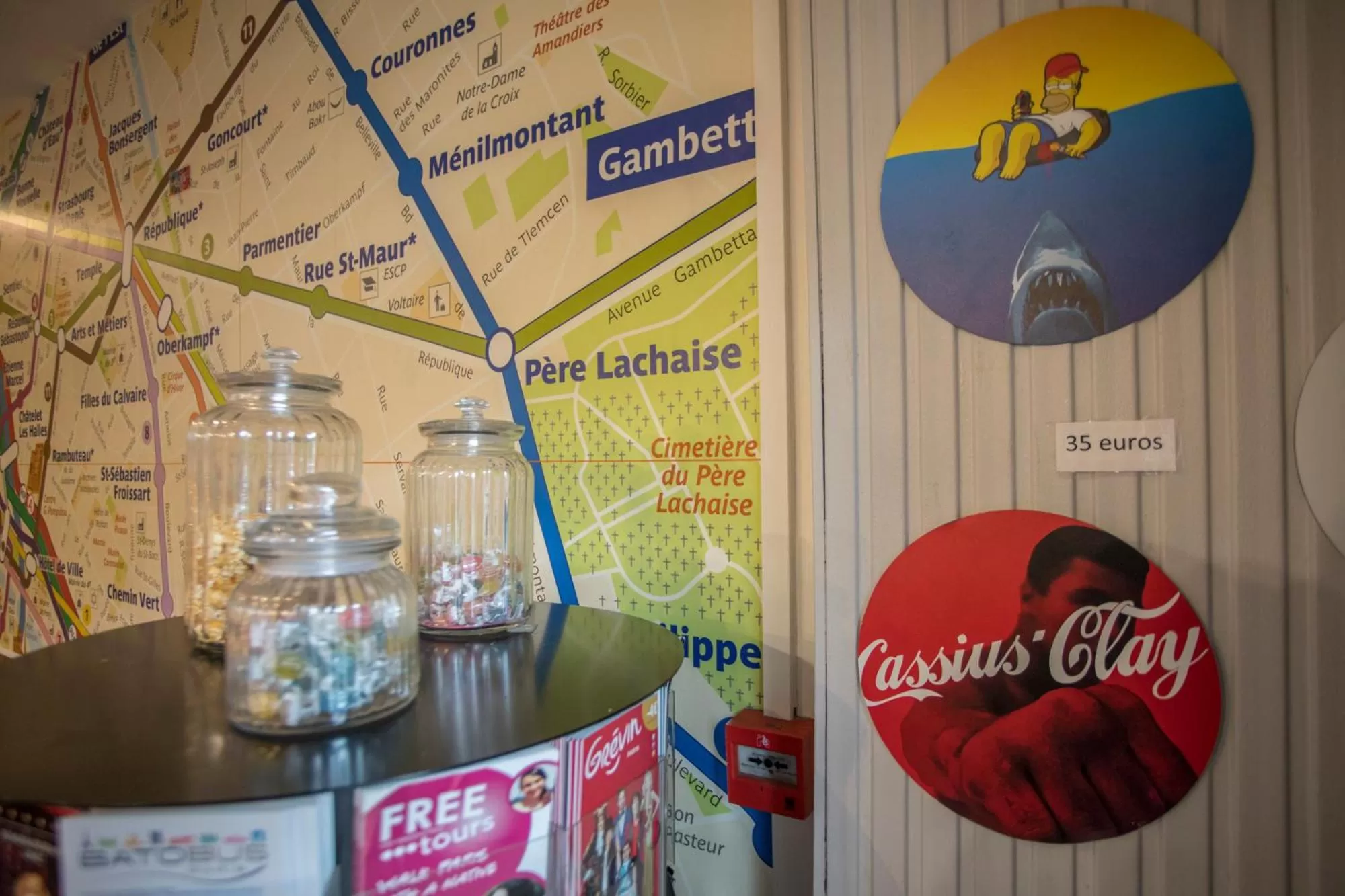 Logo/Certificate/Sign in Absolute Hotel Paris République