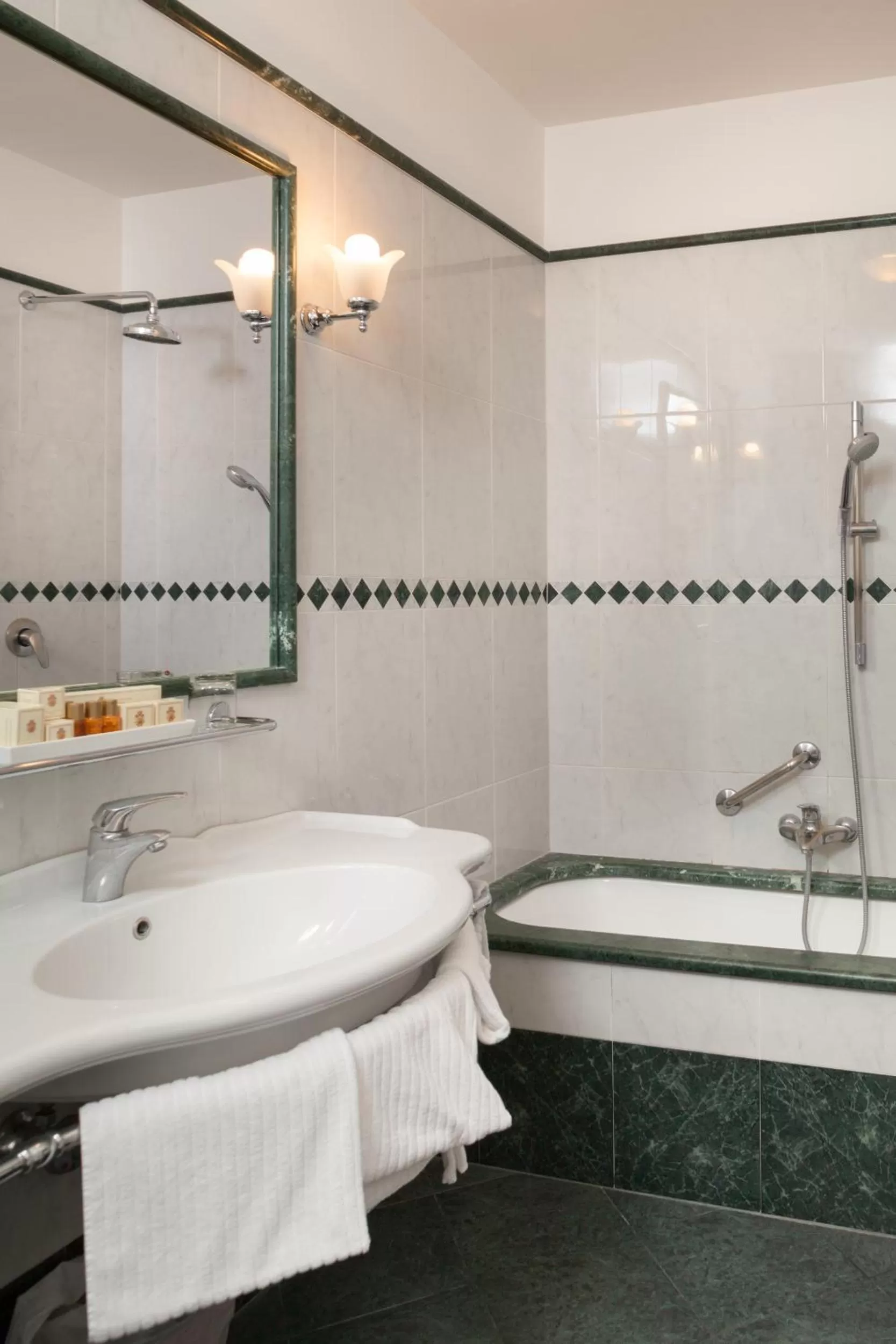 Bathroom in Hotel Executive