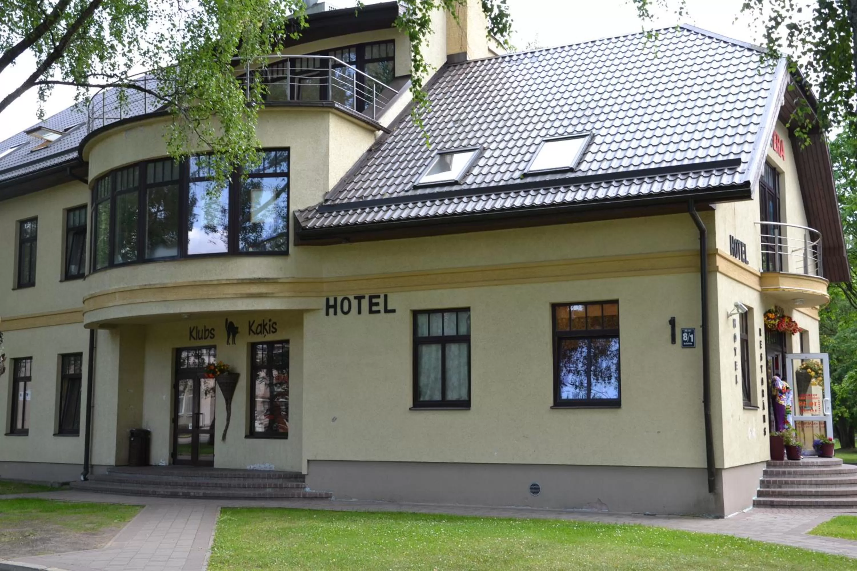 Restaurant/places to eat in City Center Kaķis B&B