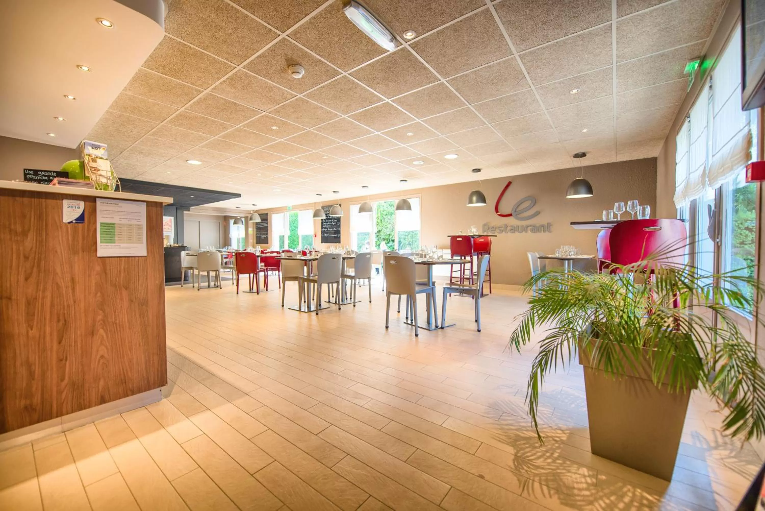 Dining area in Campanile Deauville Saint-Arnoult