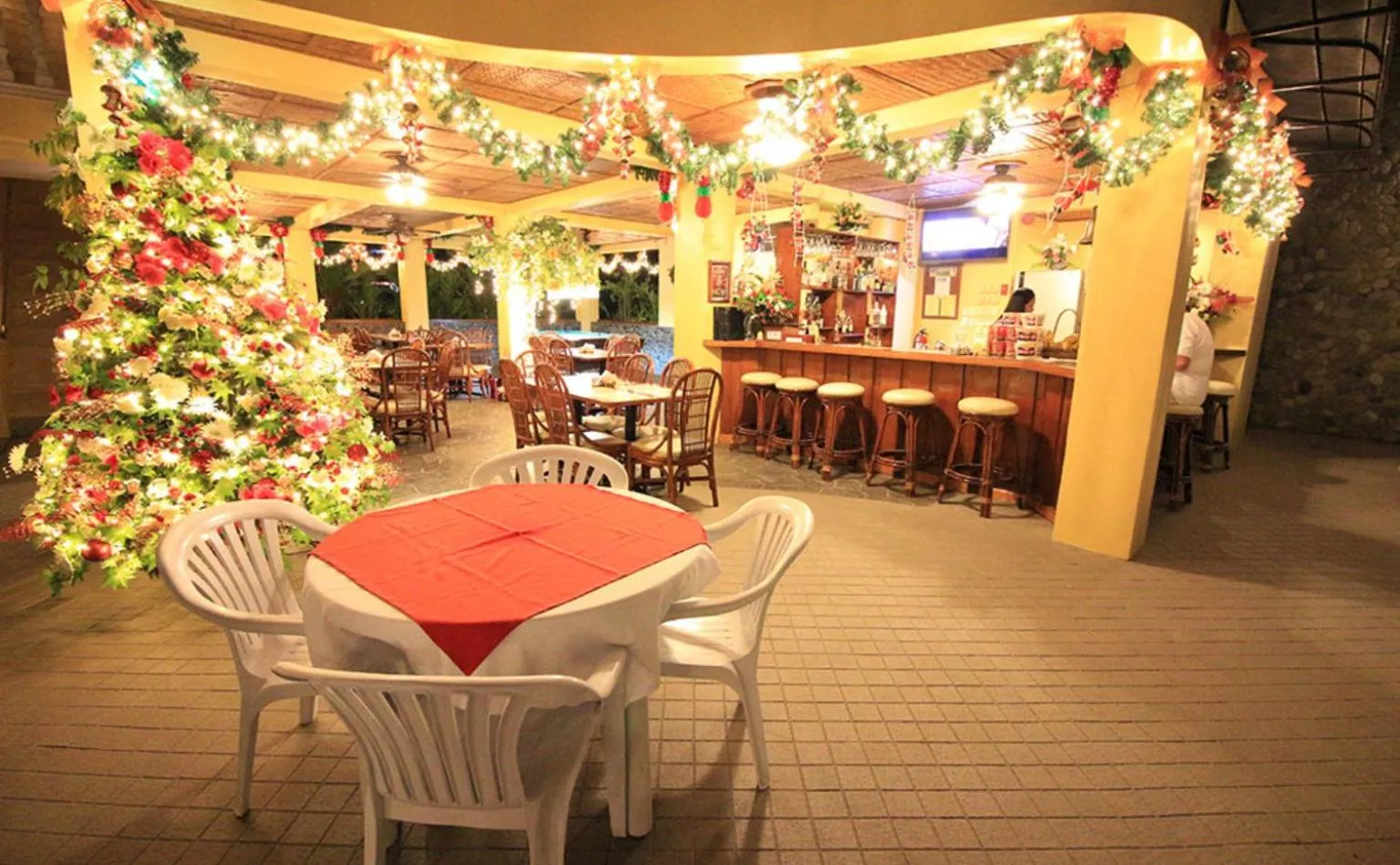 Restaurant/places to eat in Mermaid Resort and Dive Center