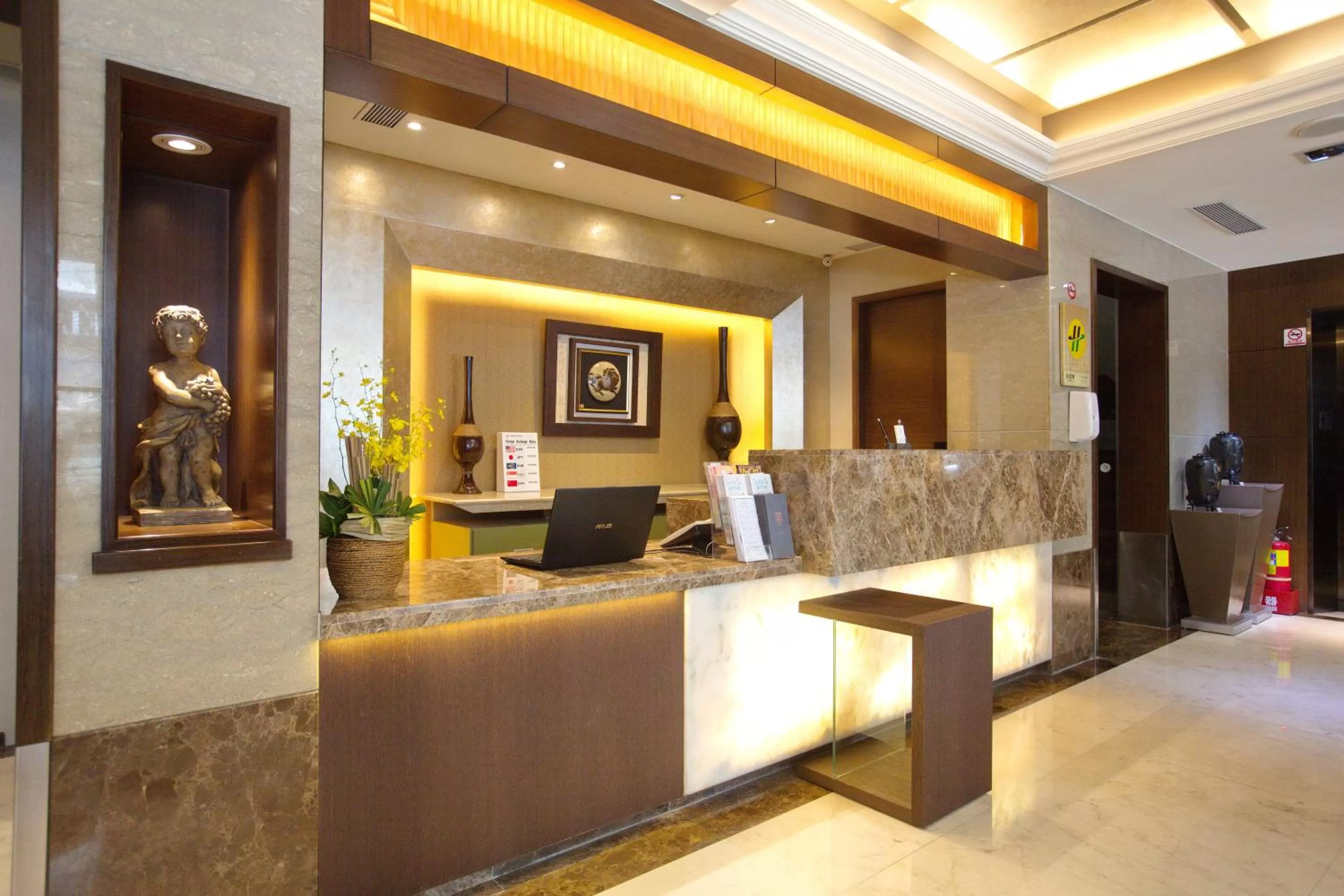 Lobby or reception in Shin Yuan Celeb Metro Hotel