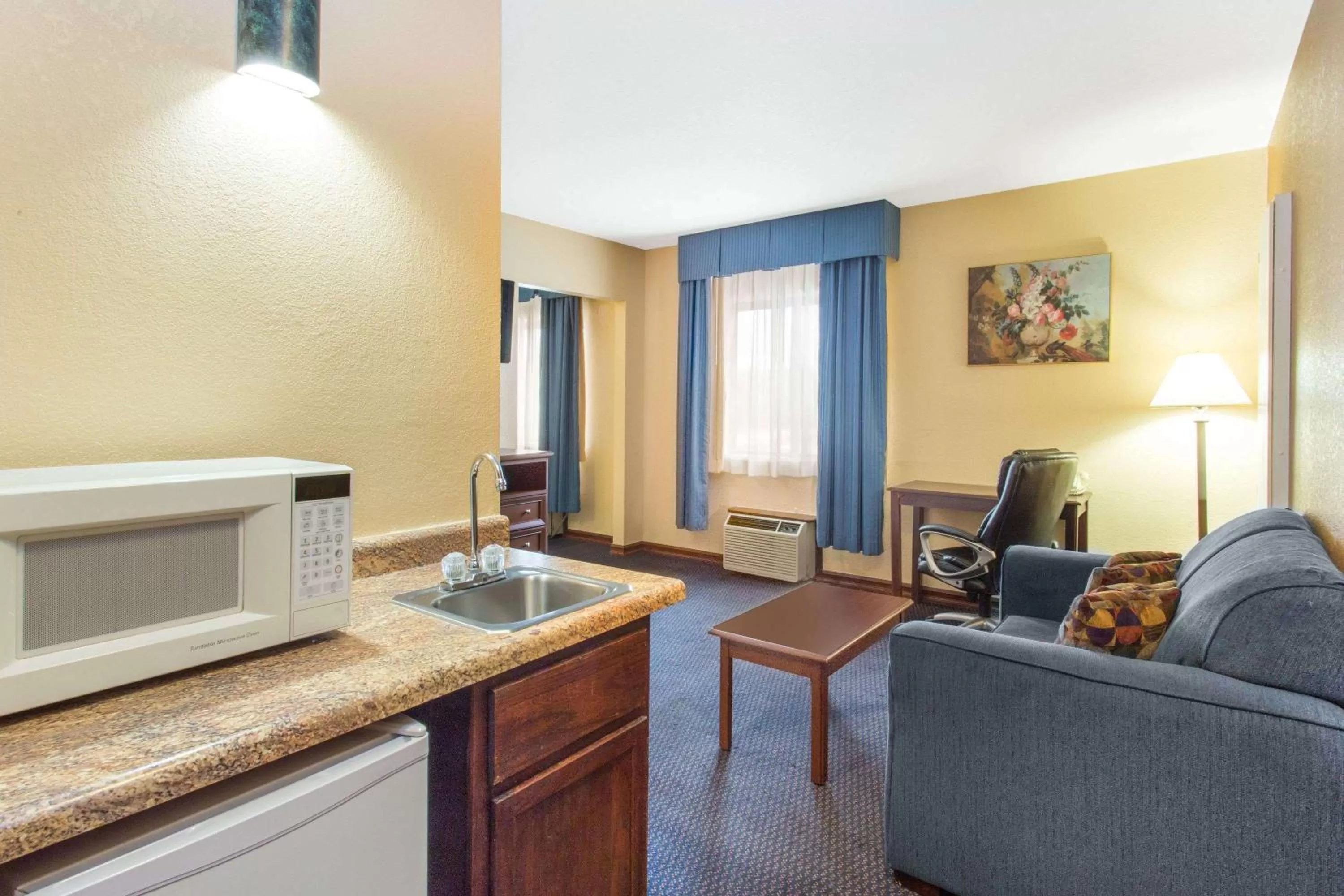 Photo of the whole room in Baymont by Wyndham Waukesha