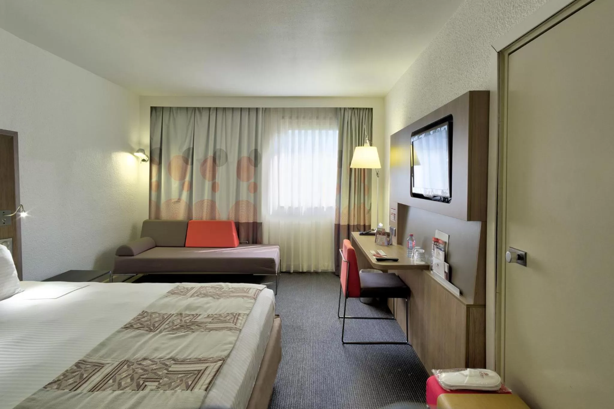 Decorative detail, Bed in Accra City Hotel