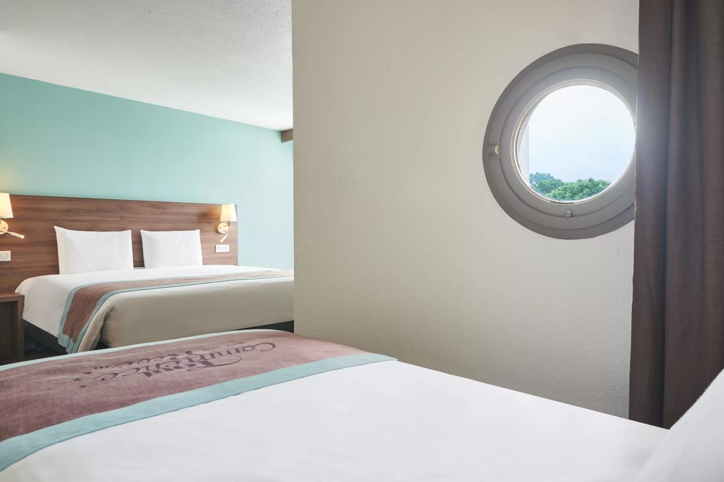 Bedroom, Bed in Kyriad Lille - Mons en Baroeul