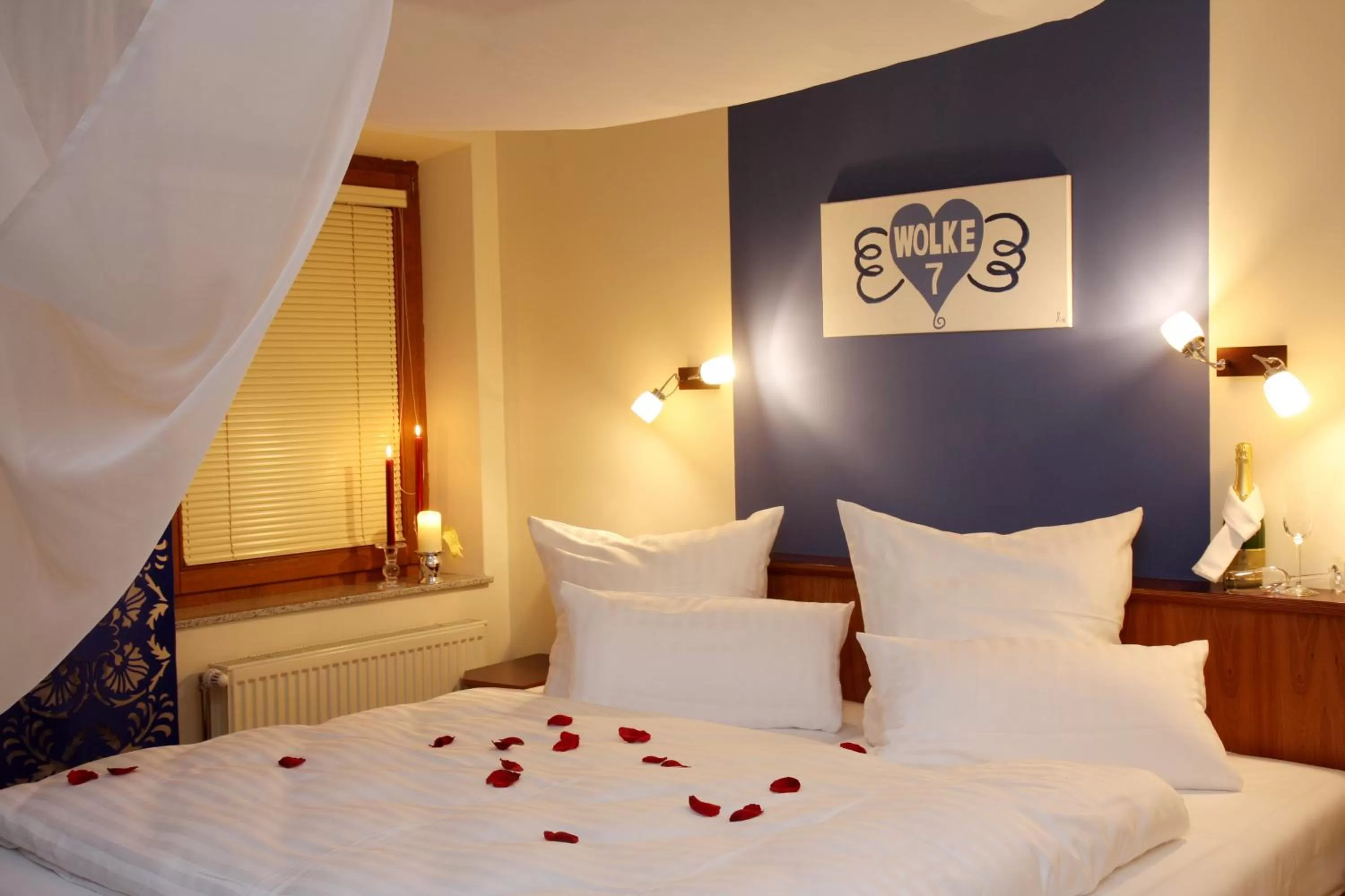 Photo of the whole room, Bed in Hotel Deutsches Haus