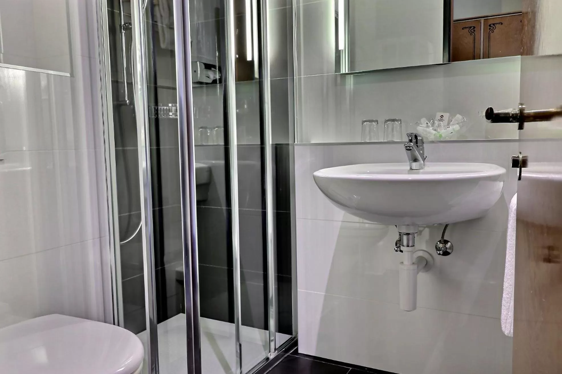 Shower in Hotel Mirabeau, BW Signature Collection, Lausanne